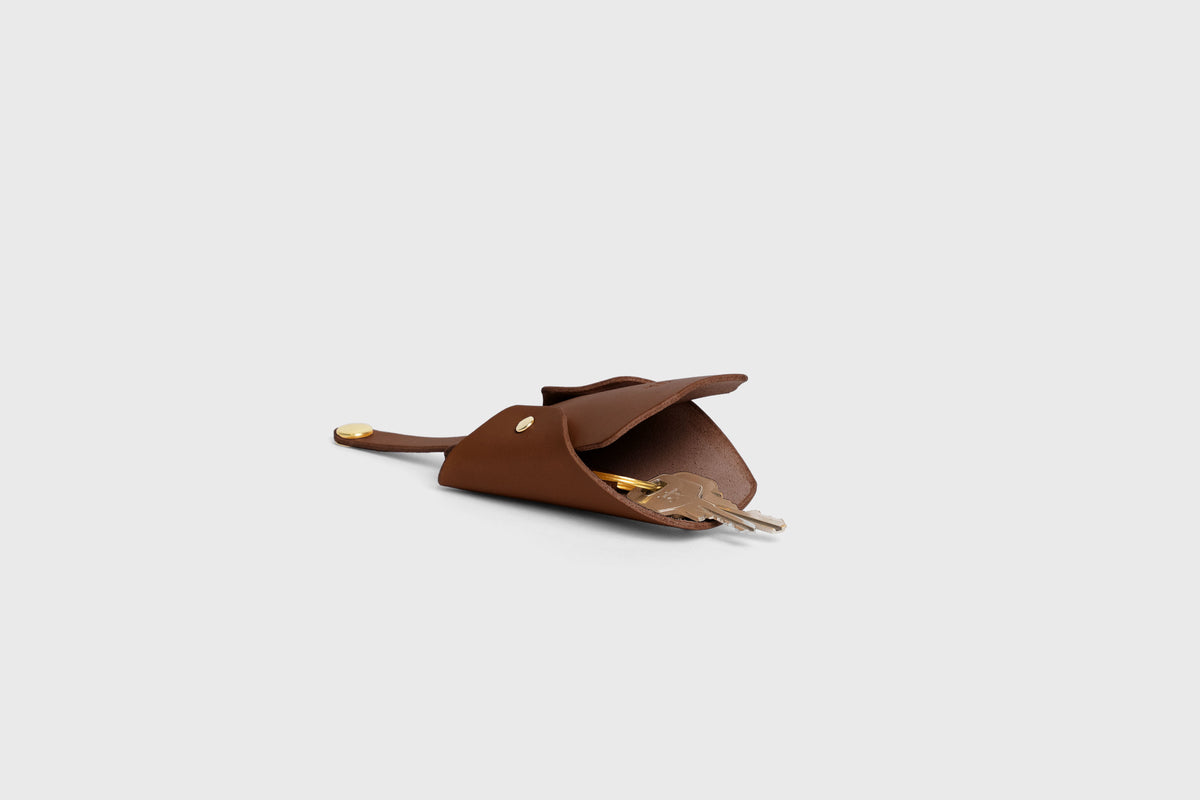 Key Pouch Leather Dark Brown Colour Leather Vegetable Tanned Modern Minimal Design Premium Quality Atelier Madre Manuel Dreesmann Barcelona 4