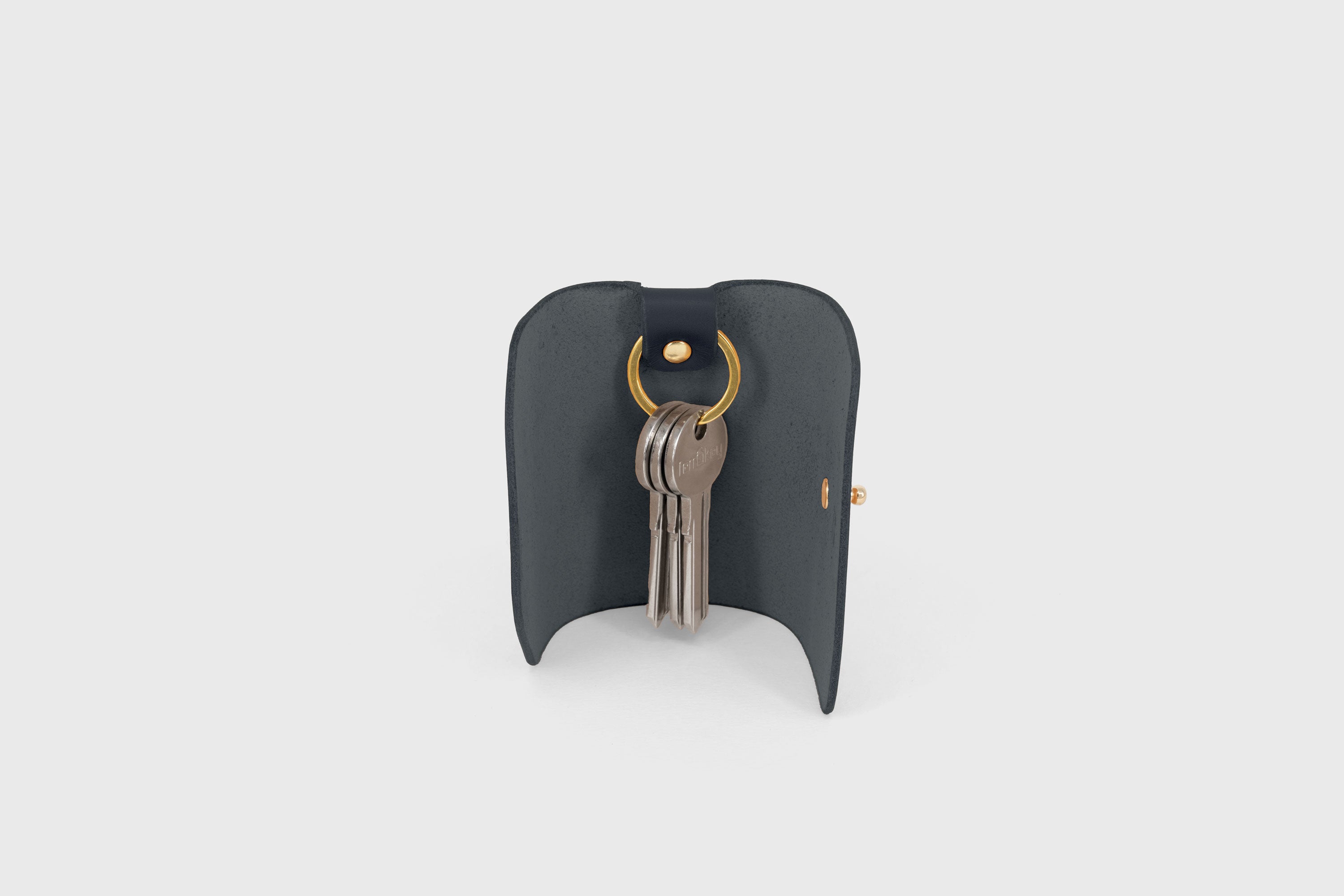 Key Wallet Leather Marine Blue Color Minimalistic Design Atelier Madre Manuel Dreesmann Barcelona Spain