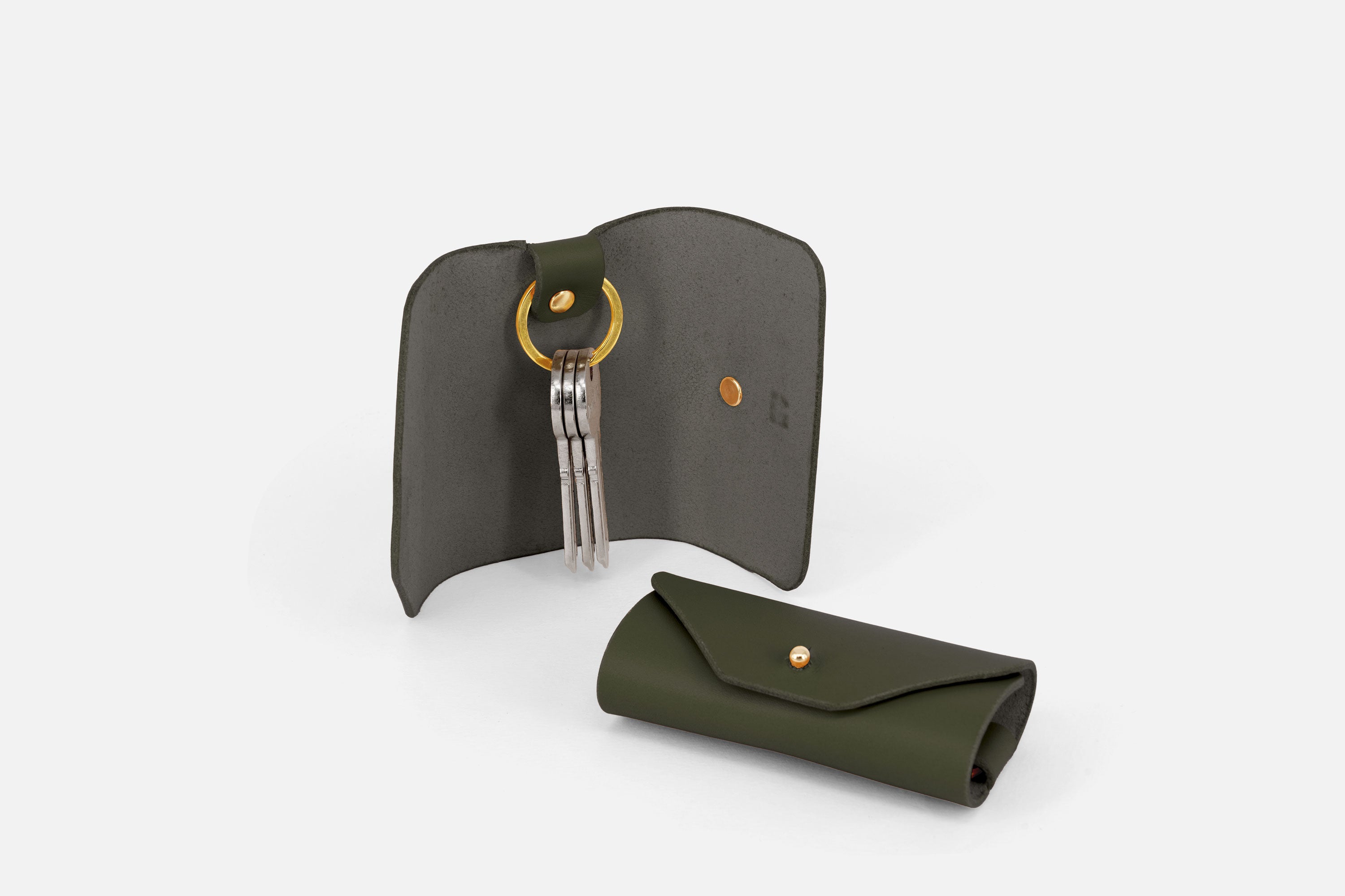 Key Wallet Leather Olive Green Color Minimalistic Design Atelier Madre Manuel Dreesmann Barcelona Spain