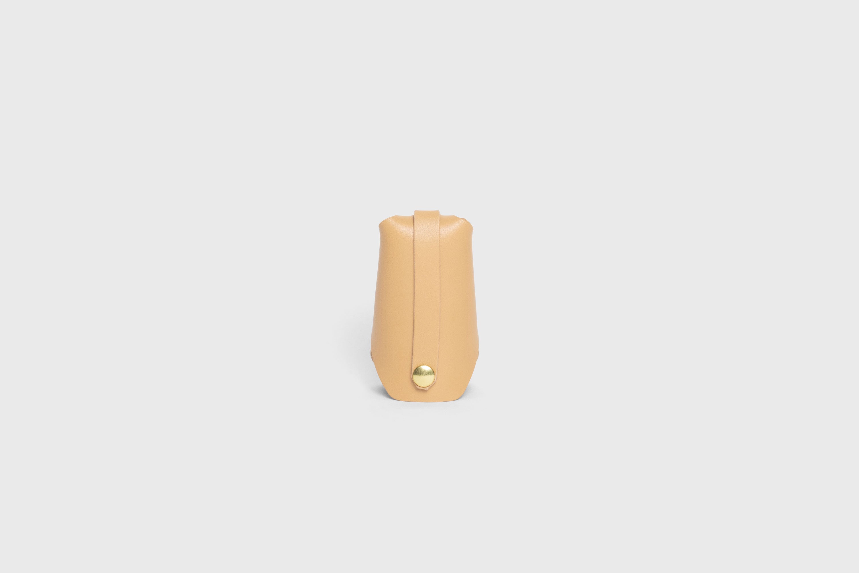 Key Pouch Case Sleeve Pocket Natural Color Leather Minimalistic Modern Design Premium Quality Full Grain Vegetable Tanned Leather Handmade Luxury Atelier Madre Manuel Dreesmann Barcelona Spain