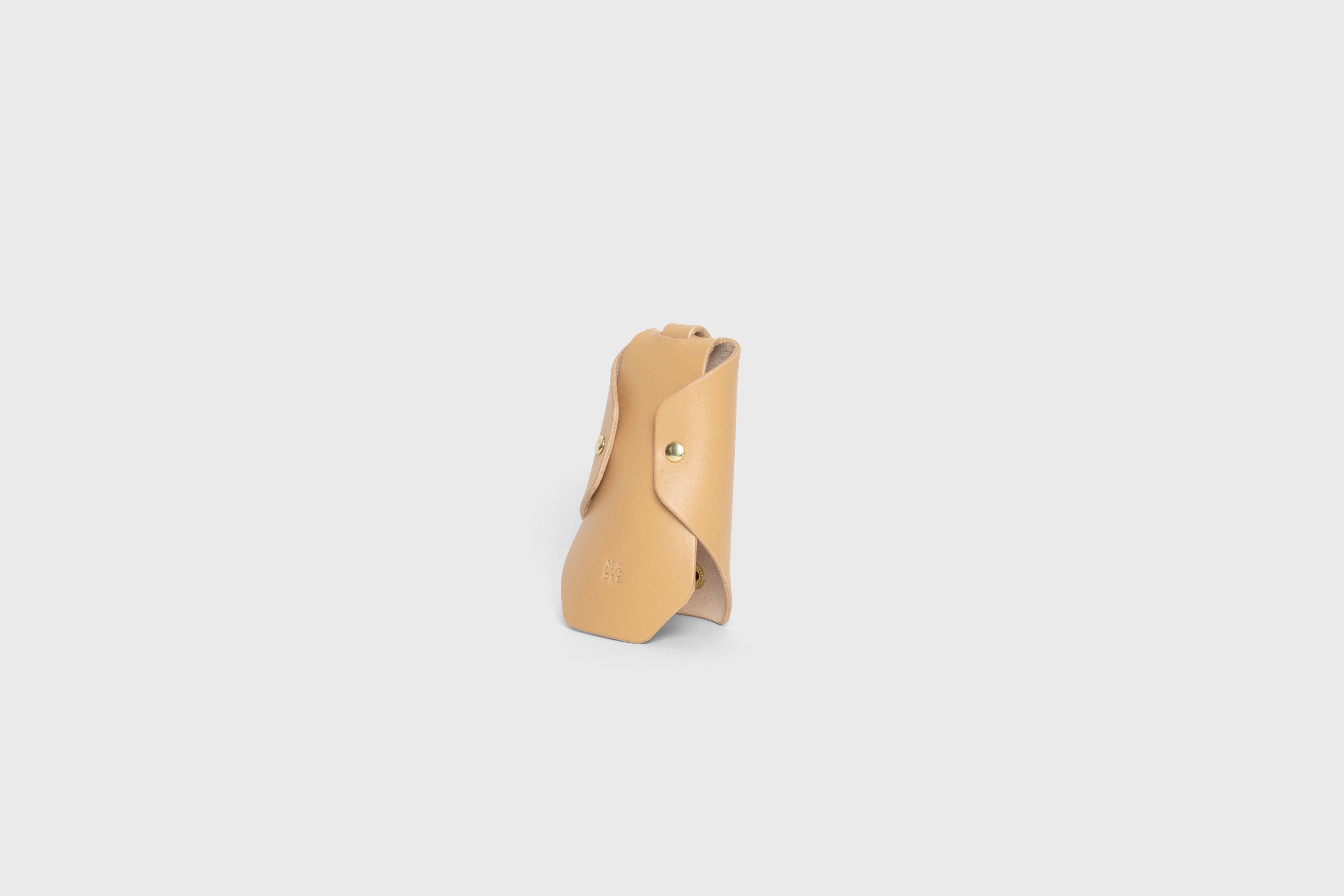 Key Pouch Case Sleeve Pocket Natural Color Leather Minimalistic Modern Design Premium Quality Full Grain Vegetable Tanned Leather Handmade Luxury Atelier Madre Manuel Dreesmann Barcelona Spain