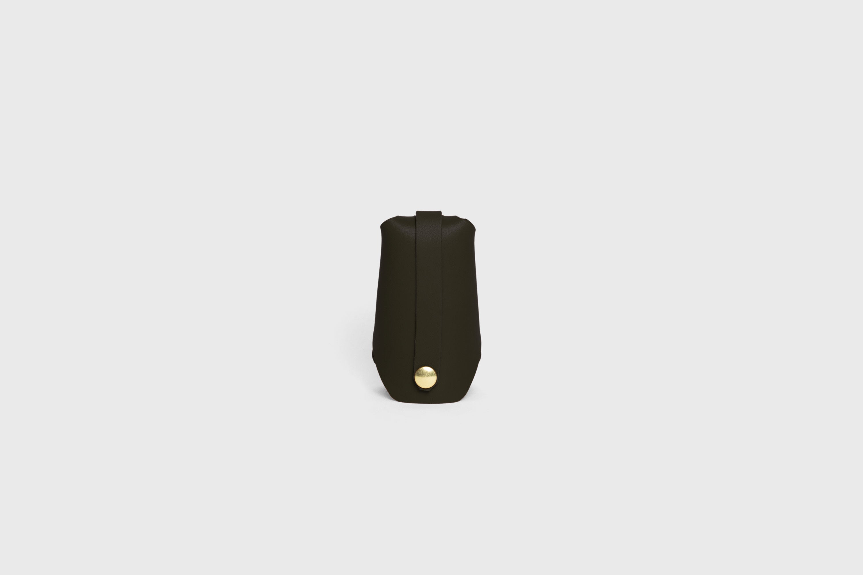 Key Pouch Case Sleeve Pocket Olive Green Color Leather Minimalistic Modern Design Premium Quality Full Grain Vegetable Tanned Leather Handmade Luxury Atelier Madre Manuel Dreesmann Barcelona Spain