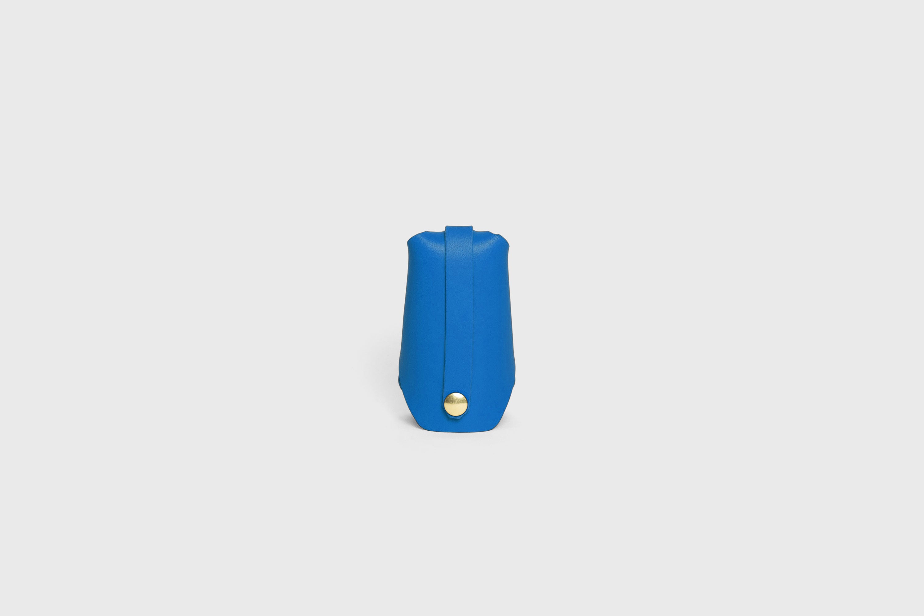 Key Pouch Case Sleeve Pocket Royal Blue Color Leather Minimalistic Modern Design Premium Quality Full Grain Vegetable Tanned Leather Handmade Luxury Atelier Madre Manuel Dreesmann Barcelona Spain