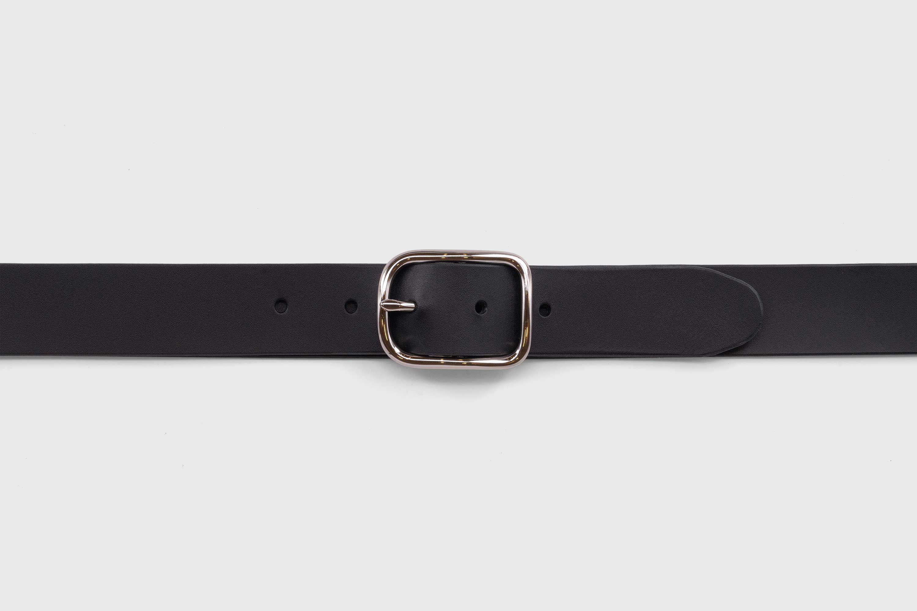 Leather Belt Rio Nickel PVD Coated Buckle Black vegetable tanned full grain leather Minimalist Design Atelier Madre Manuel Dreesmann Barcelona