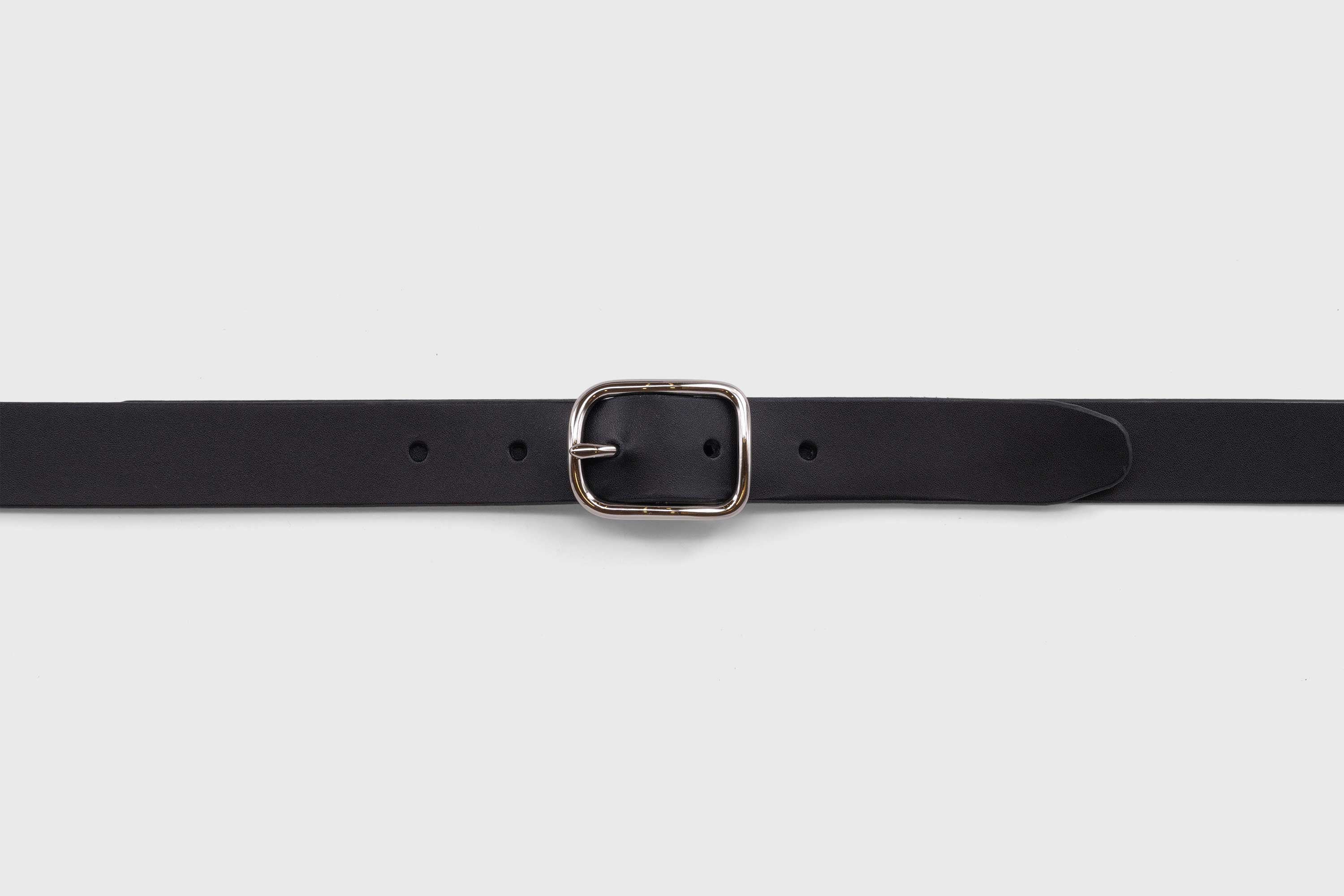 Leather Belt Small Rio Nickel PVD Coated Buckle Black vegetable tanned full grain leather Minimalist Design Atelier Madre Manuel Dreesmann Barcelona