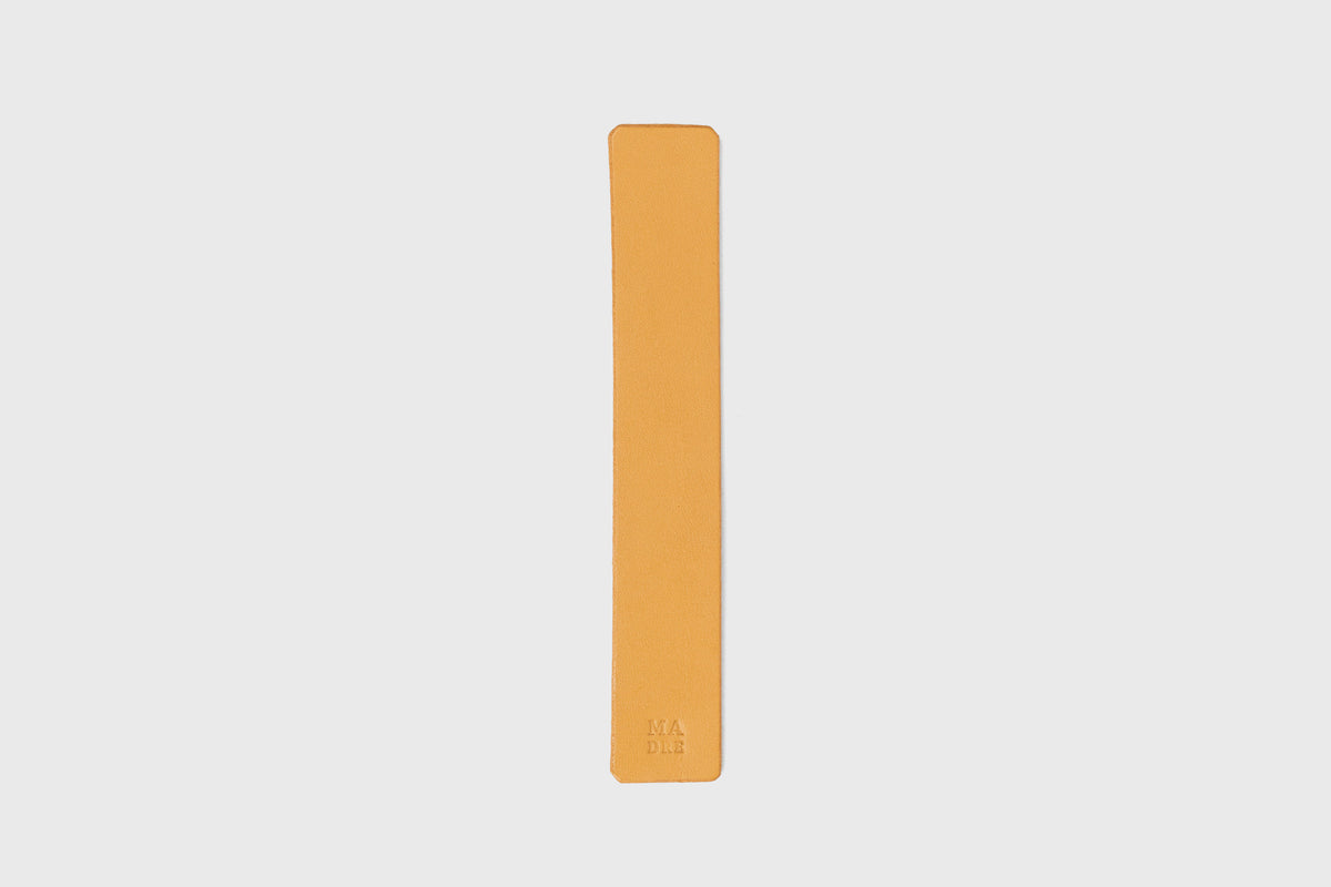 Leather Bookmark Brown Color Minimalistic Design Atelier Madre Manuel Dreesmann Barcelona 1