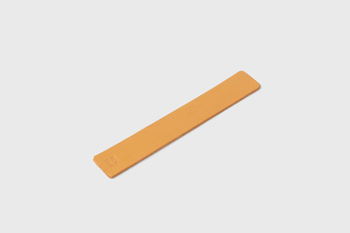 Leather Bookmark Brown Color Minimalistic Design Atelier Madre Manuel Dreesmann Barcelona 2