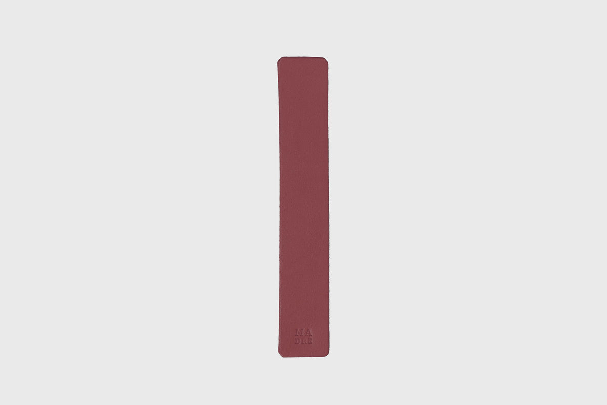 Leather Bookmark Burgundy Color Minimalistic Design Atelier Madre Manuel Dreesmann Barcelona 1