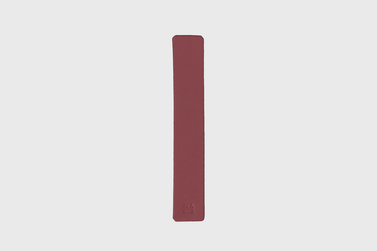 Leather Bookmark Burgundy Color Minimalistic Design Atelier Madre Manuel Dreesmann Barcelona 2