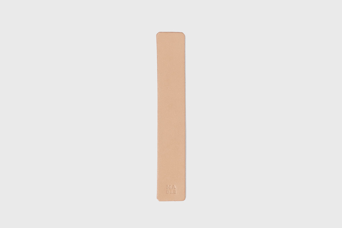 Leather Bookmark Natural Color Minimalistic Design Atelier Madre Manuel Dreesmann Barcelona 1