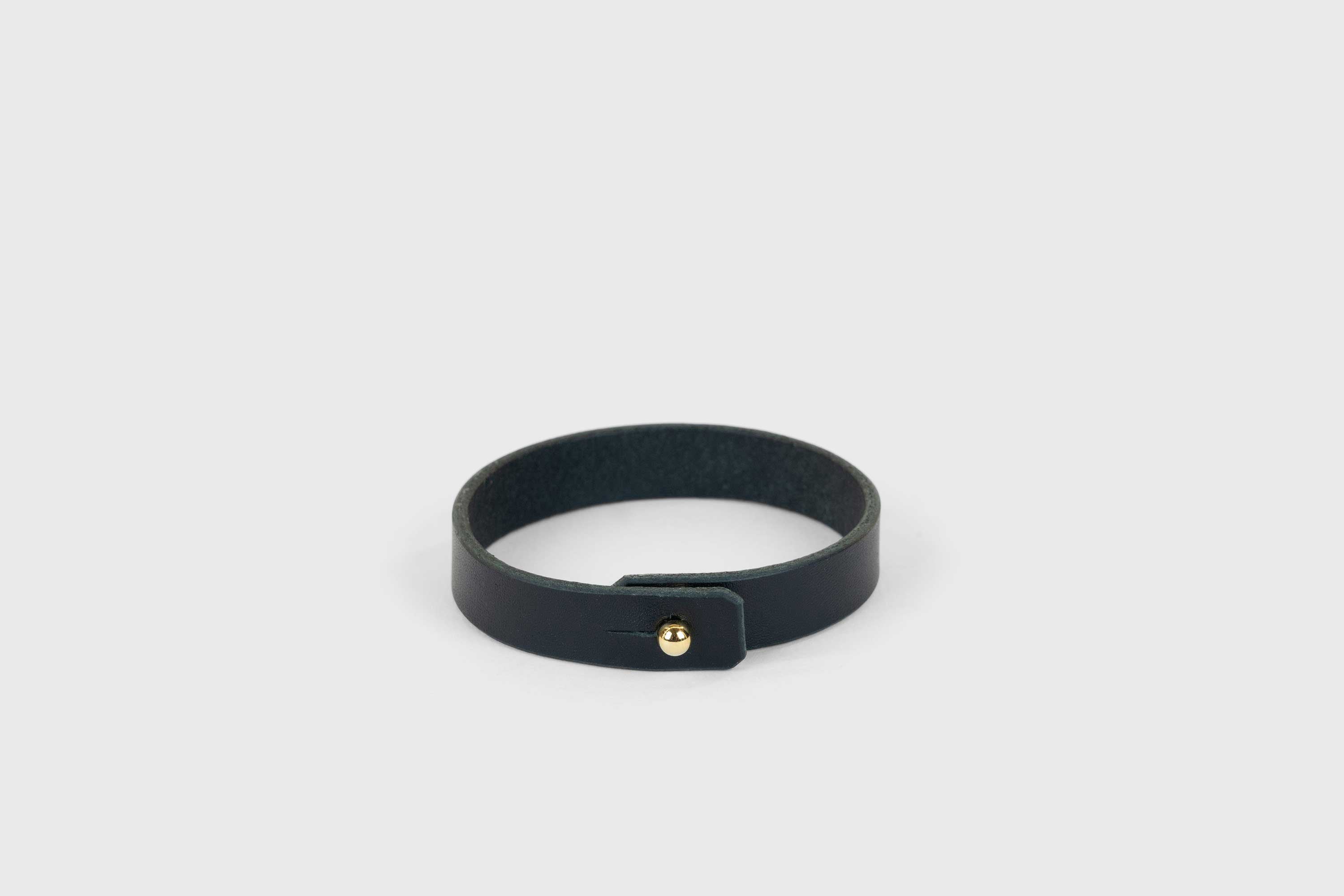 Leather Bracelet Black Full Grain Leather Vegetable Tanned Premium Gold Handcrafted Minimalistic Design Atelier Madre Manuel Dreesmannn Barcelona