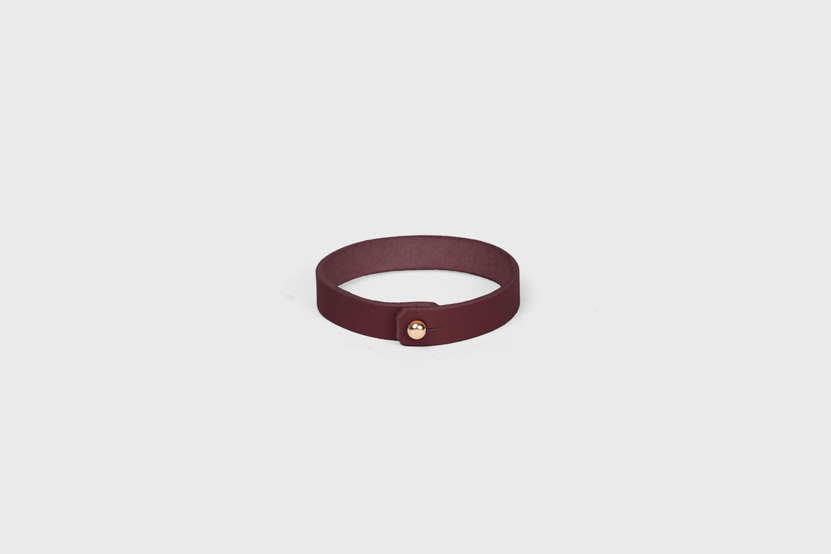 Leather Bracelet Burgundy Colour Minimalistic Design Atelier Madre Manuel Dreesmann Barcelona Spain 1