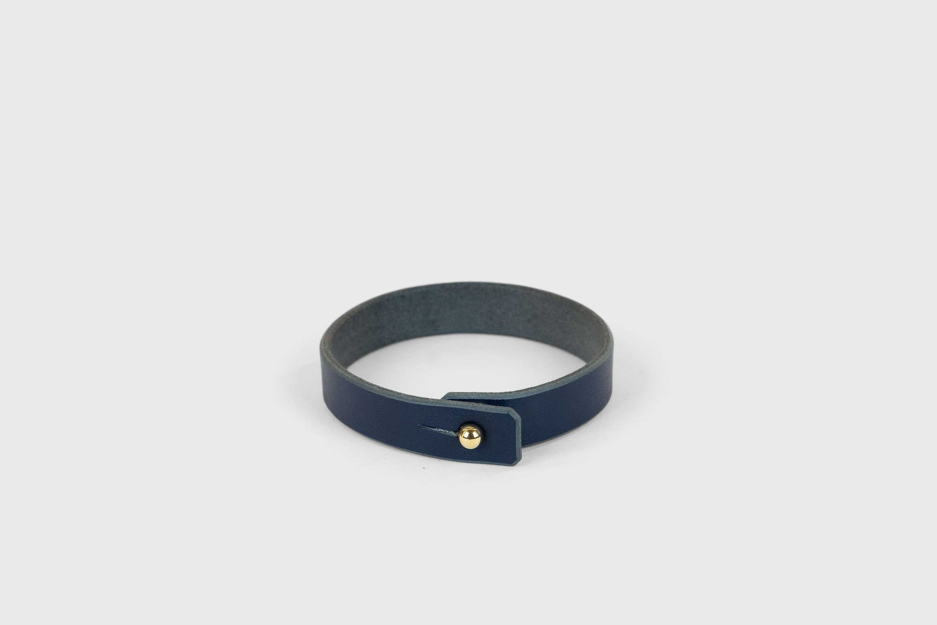 Leather Bracelet Dark Marine Blue Full Grain Leather Vegetable Tanned Premium Gold Handcrafted Minimalistic Design Atelier Madre Manuel Dreesmannn Barcelona