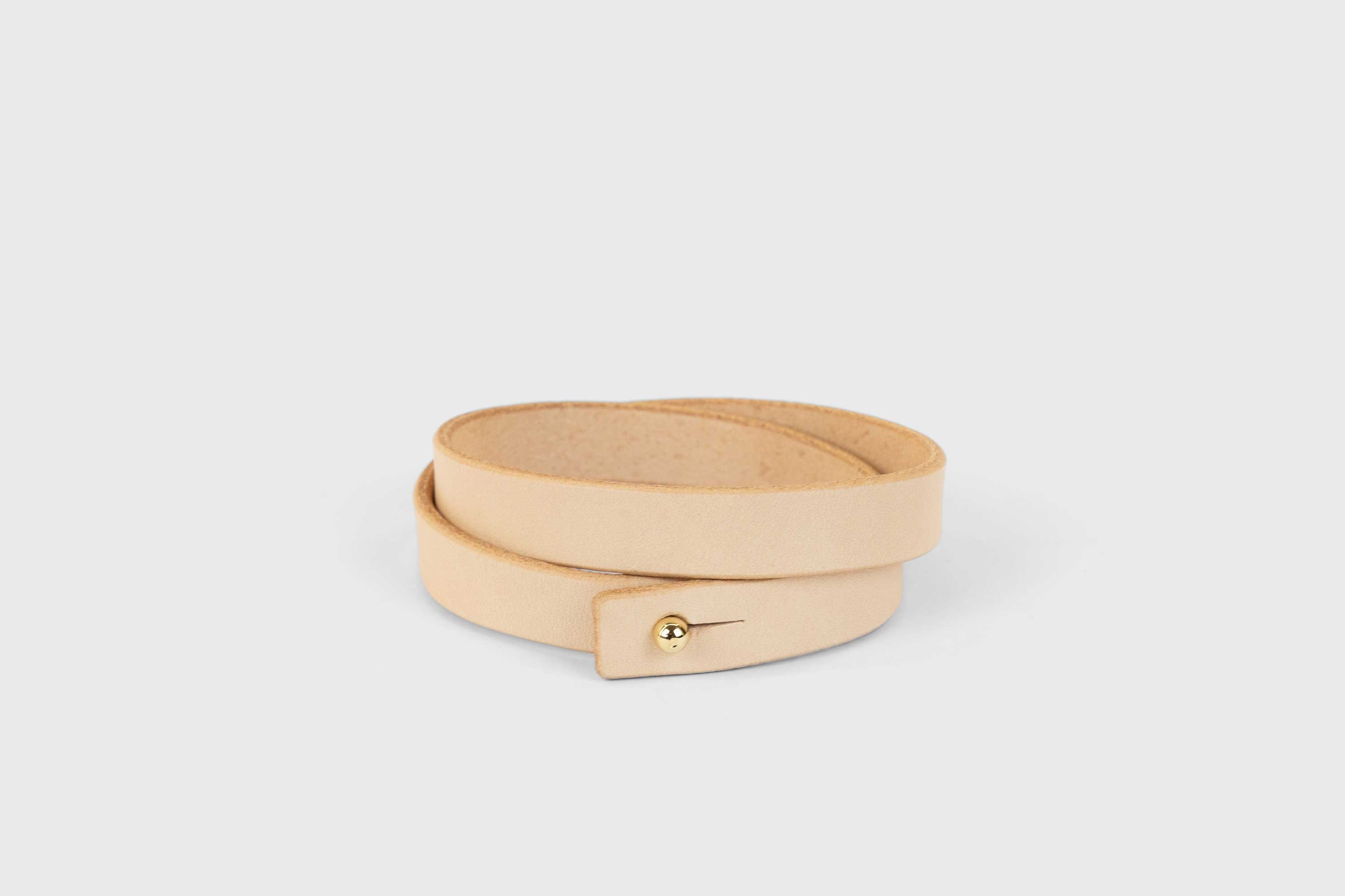 Leather Bracelet Double Natural Full Grain Leather Vegetable Tanned Premium Gold Handcrafted Minimalistic Design Atelier Madre Manuel Dreesmannn Barcelona