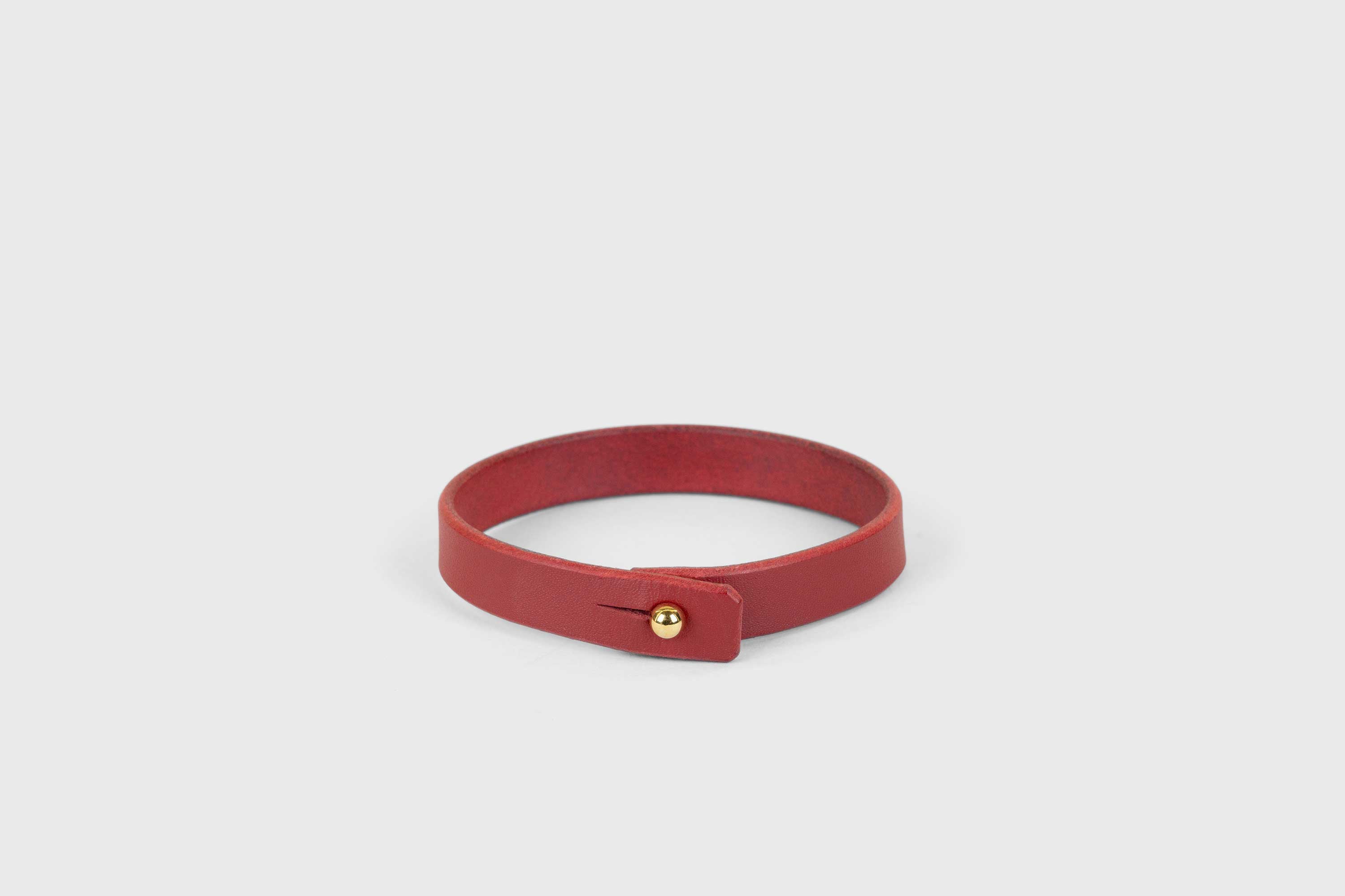 Leather Bracelet Red Full Grain Leather Vegetable Tanned Premium Gold Handcrafted Minimalistic Design Atelier Madre Manuel Dreesmannn Barcelona