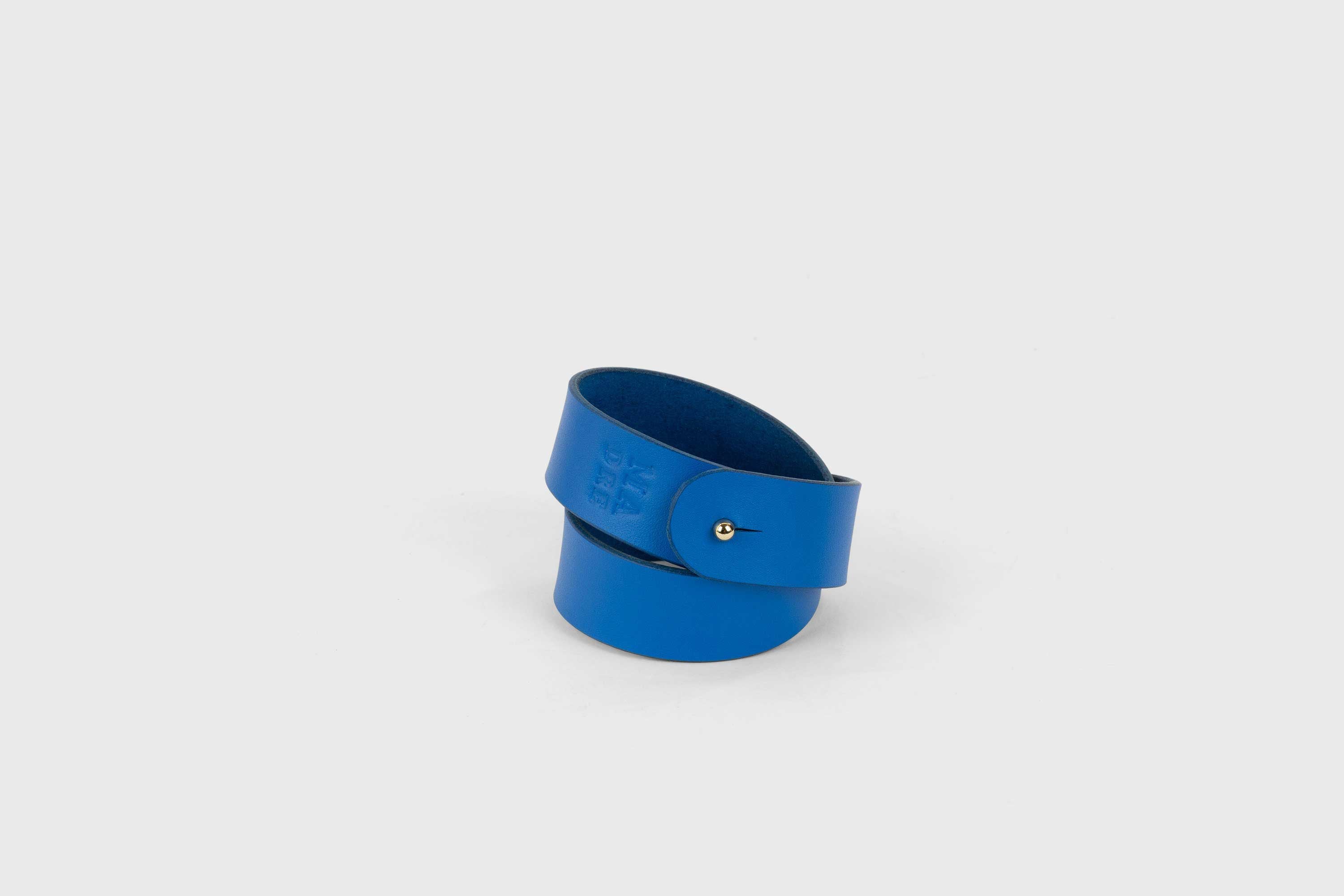 Leather Bracelet Double Wide Royal Blue Color Full Grain Leather Vegetable Tanned Premium Gold Handcrafted Minimalistic Design Atelier Madre Manuel Dreesmannn Barcelona