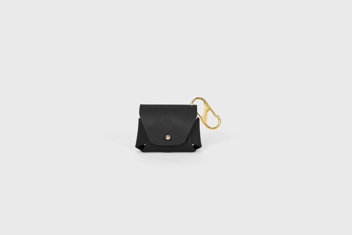 Leather Case Airpods Black Coloured Pro 1 and 2 generation Atelier Madre Manuel Dreesmann Barcelona 1