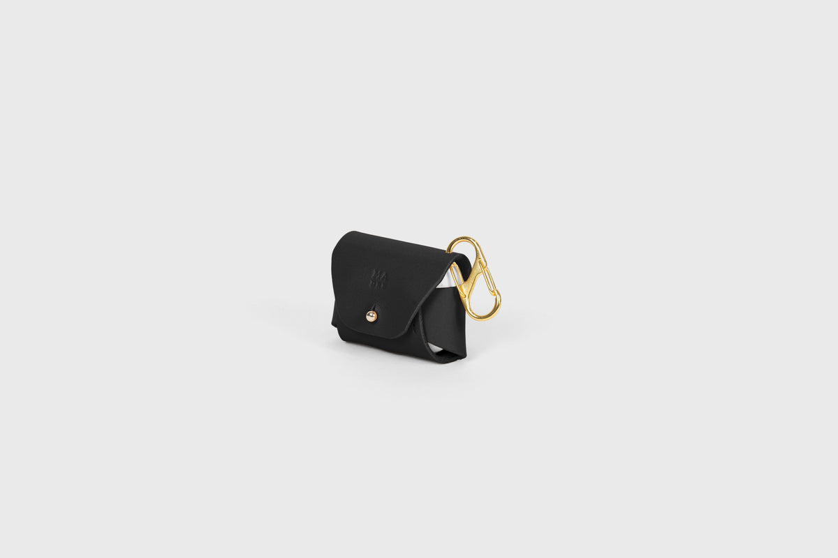 Leather Case Airpods Black Coloured Pro 1 and 2 generation Atelier Madre Manuel Dreesmann Barcelona 2