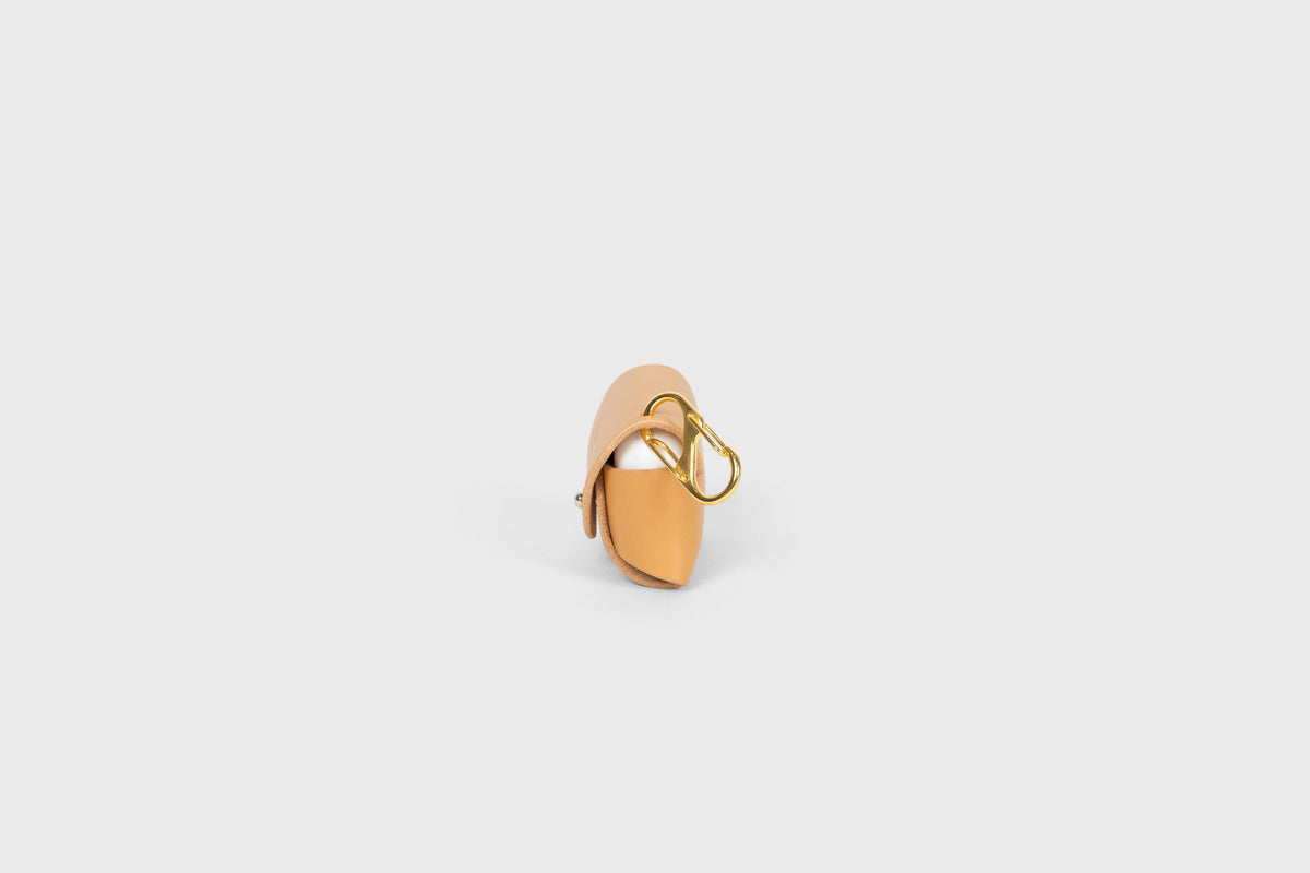 Leather Case Airpods Brown Coloured Pro 1 and 2 generation Atelier Madre Manuel Dreesmann Barcelona 6