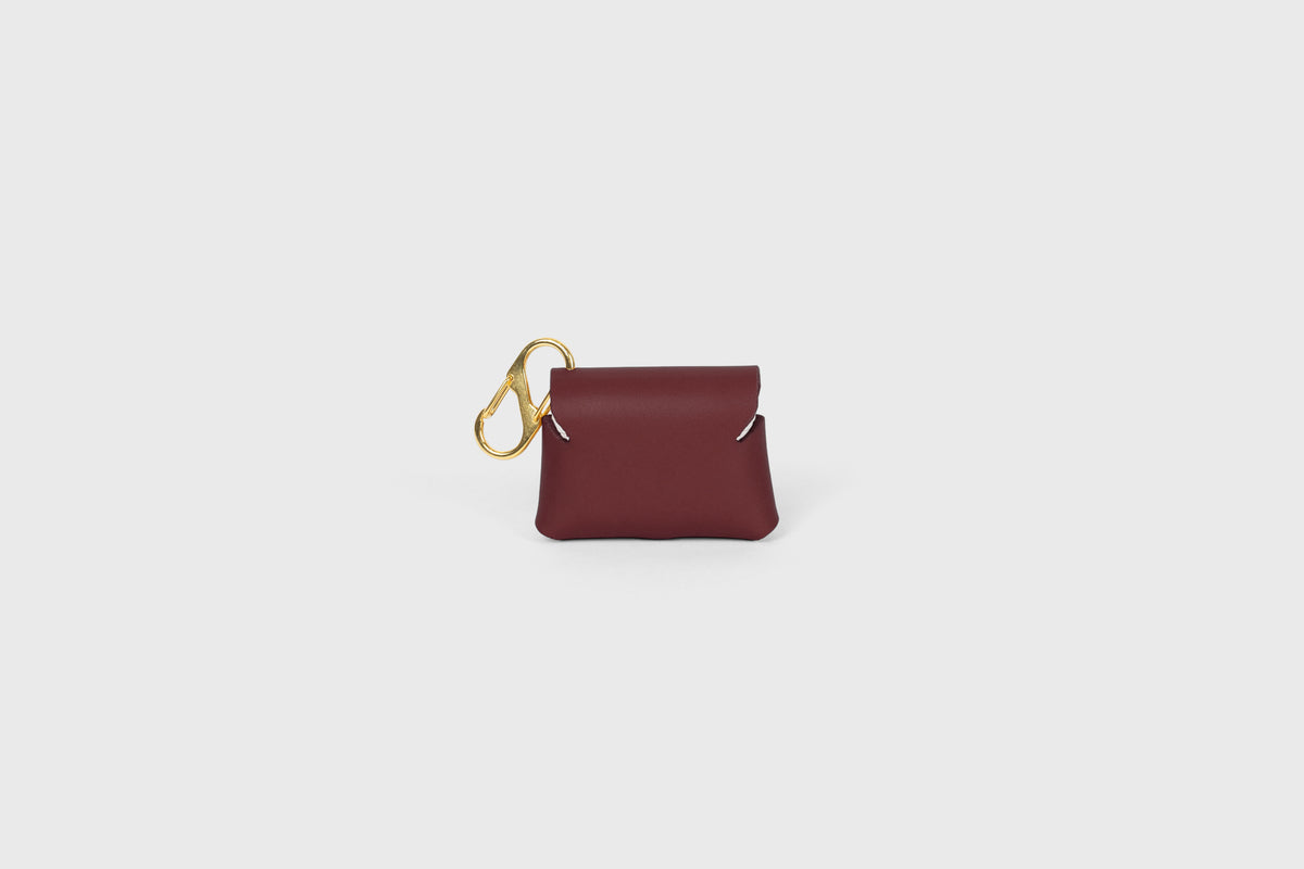 Leather Case Airpods Burgundy Coloured Pro 1 and 2 generation Atelier Madre Manuel Dreesmann Barcelona 3