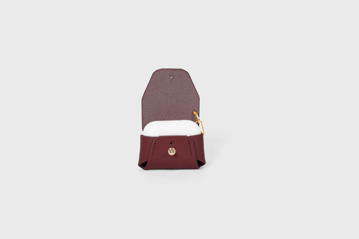 Leather Case Airpods Burgundy Coloured Pro 1 and 2 generation Atelier Madre Manuel Dreesmann Barcelona 4