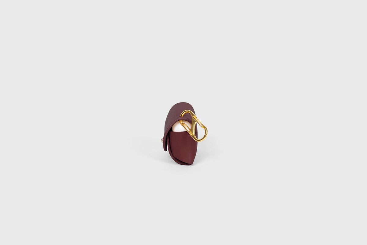 Leather Case Airpods Burgundy Coloured Pro 1 and 2 generation Atelier Madre Manuel Dreesmann Barcelona 6