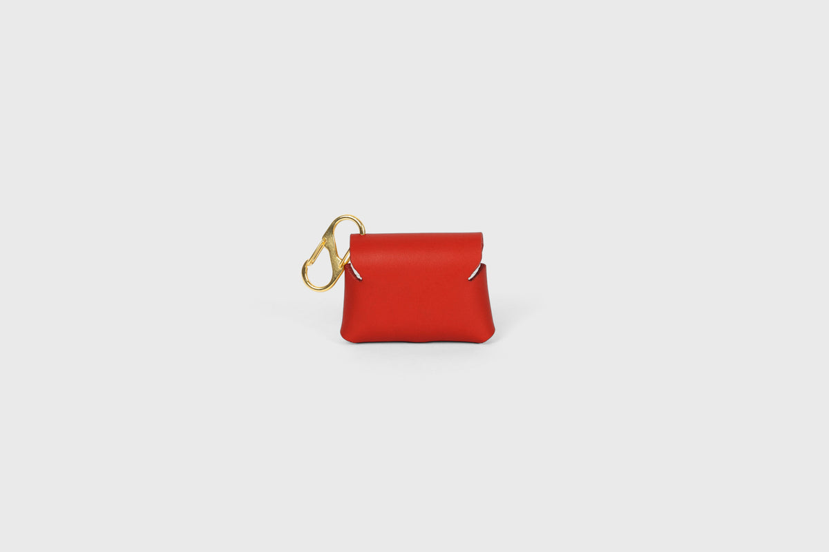 Leather Case Airpods Red Coloured Pro 1 and 2 generation Atelier Madre Manuel Dreesmann Barcelona 3