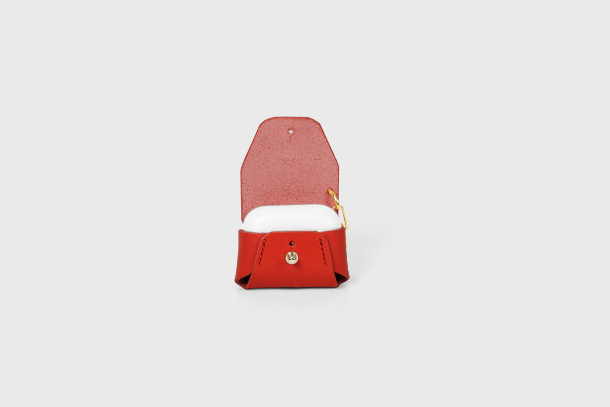Leather Case Airpods Red Coloured Pro 1 and 2 generation Atelier Madre Manuel Dreesmann Barcelona 4