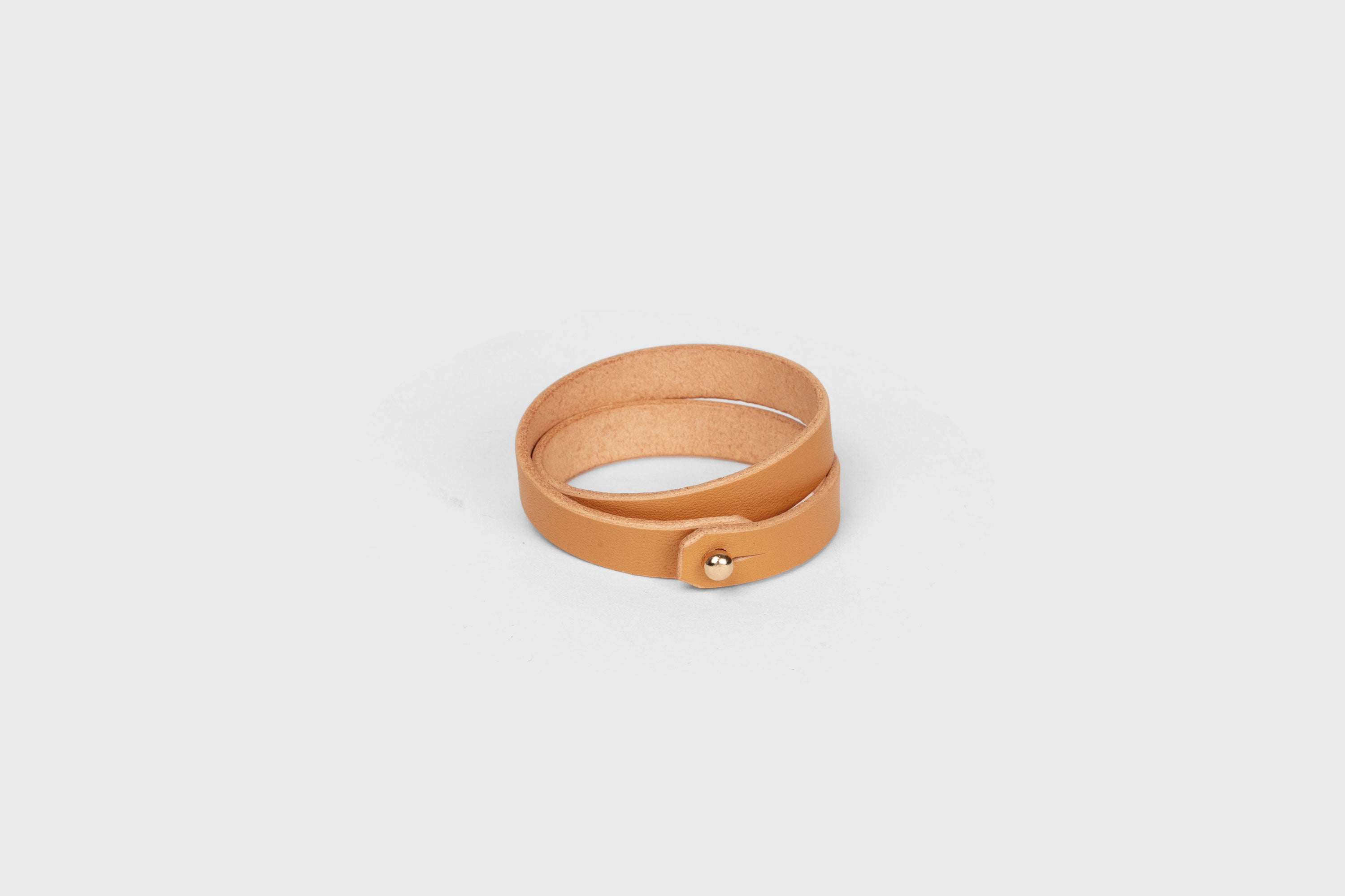 Leather Bracelet Double Brown Full Grain Leather Vegetable Tanned Premium Gold Handcrafted Minimalistic Design Atelier Madre Manuel Dreesmann Barcelona