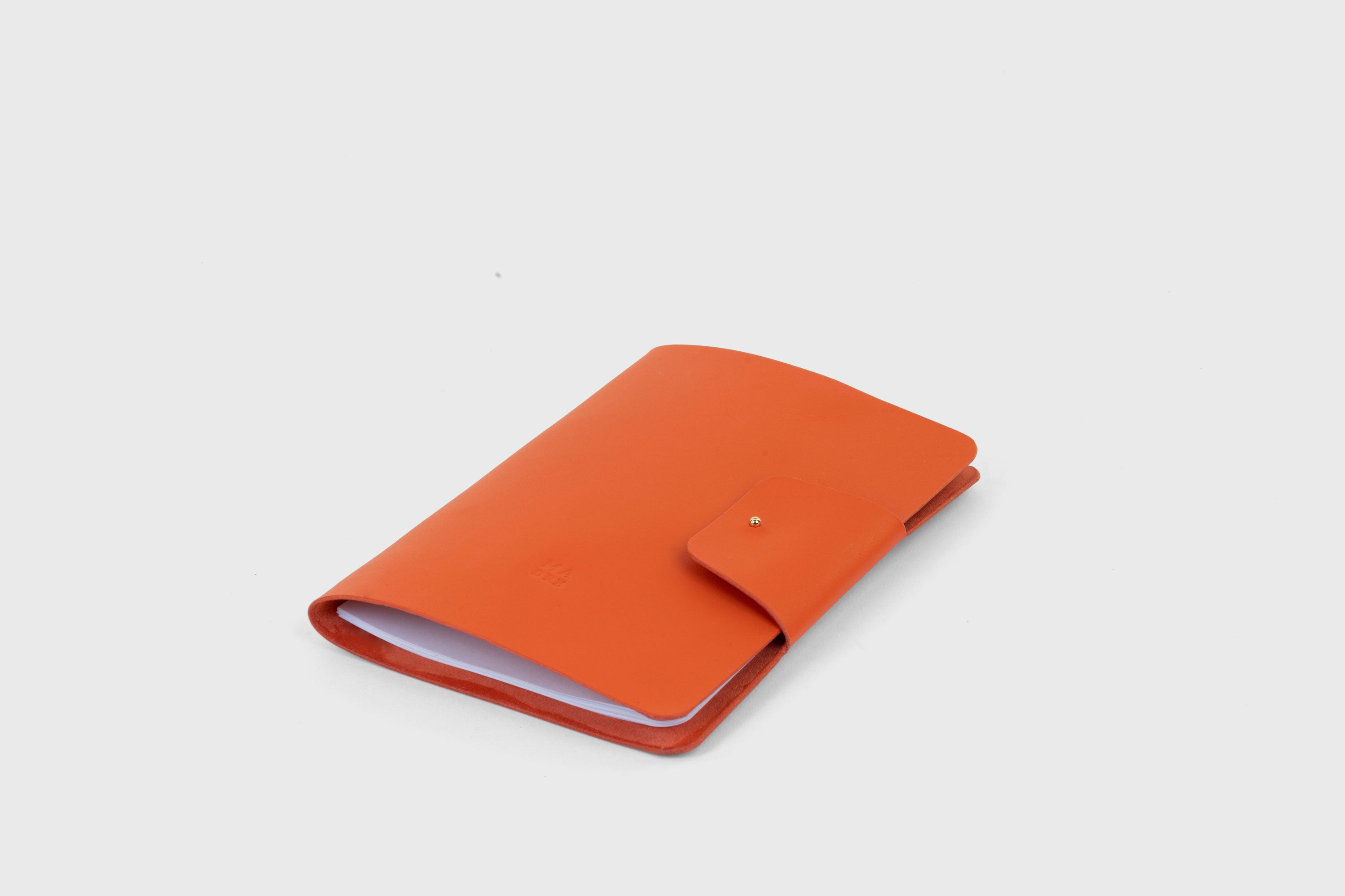Journal Leather Orange A5 Paper Notebook Sketchbook Refillable Modern Minimalist Designer Luxury Quality Handcrafted Full Grain Vegetable Tanned Atelier Madre Manuel Dreesmann Barcelona Spain