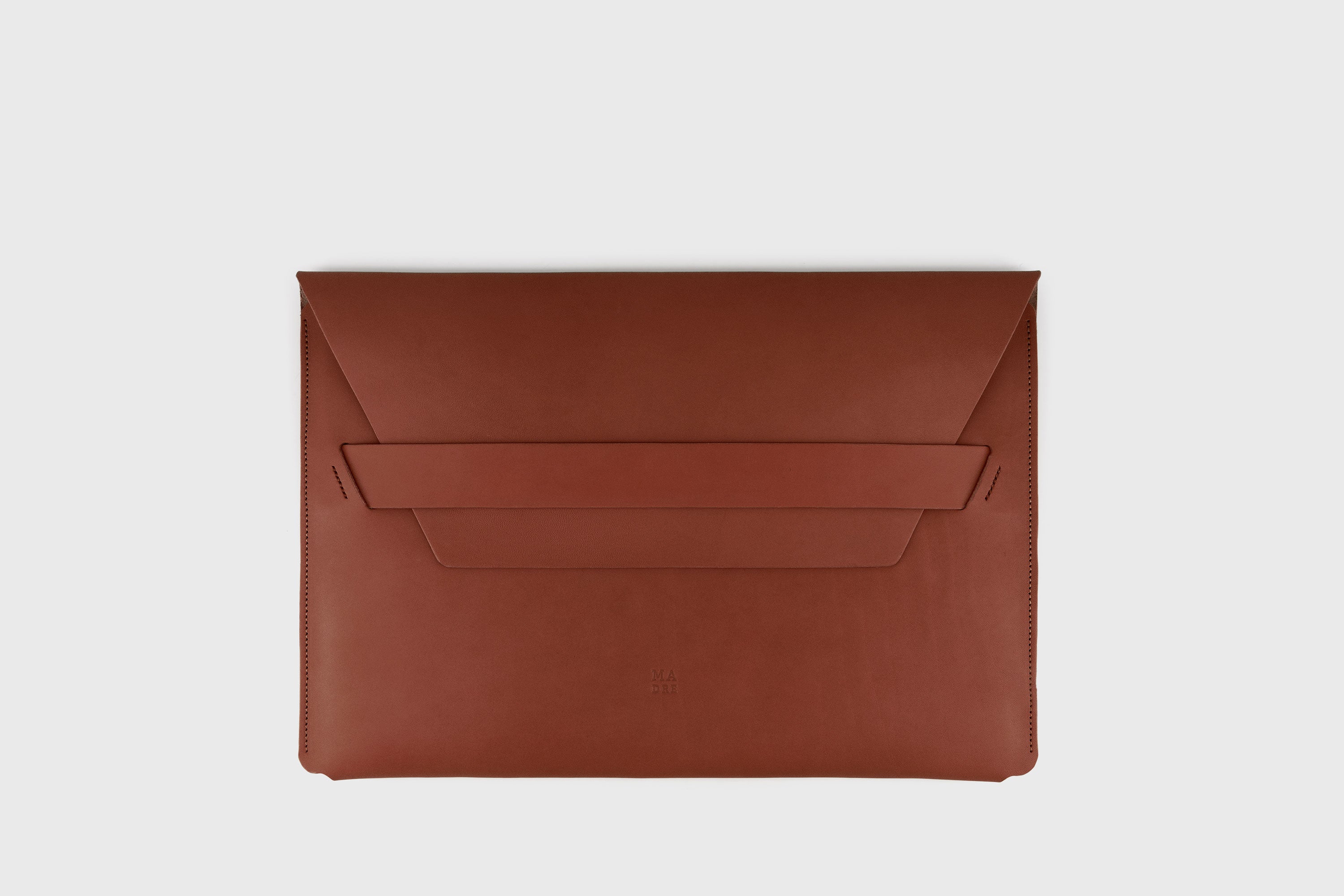 Leather Sleeve For MacBook Pro Air Dark Brown  Color Full Grain Vegetable Tanned Leather Modern Minimalist Design Premium Quality Protection Business Sleek Atelier Madre Manuel Dreesmann Barcelona Spain
