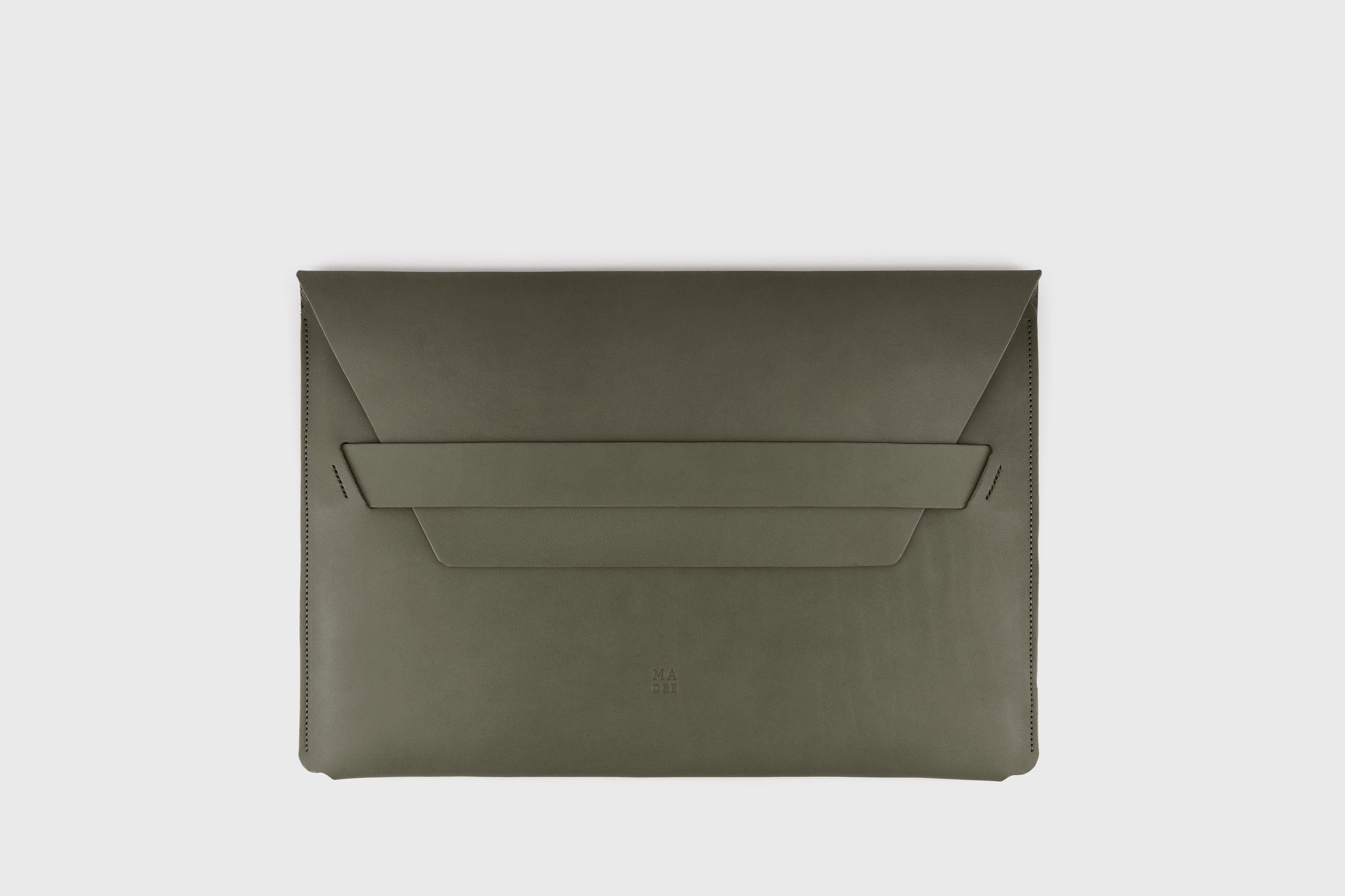 Leather Sleeve For MacBook Pro Air Olive Green Color Full Grain Vegetable Tanned Leather Modern Minimalist Design Premium Quality Protection Business Sleek Atelier Madre Manuel Dreesmann Barcelona Spain