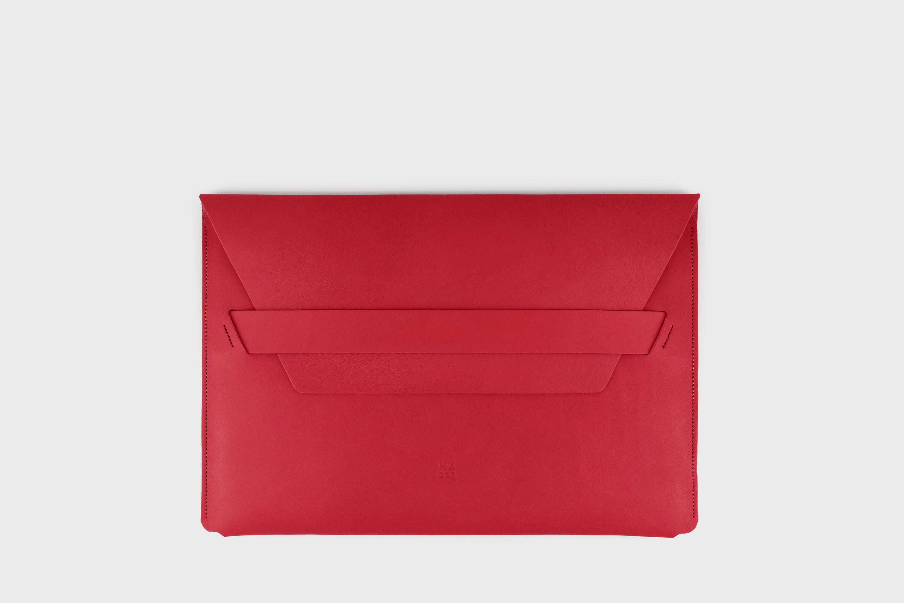 Leather Sleeve For MacBook Pro Air Red Color Full Grain Vegetable Tanned Leather Modern Minimalist Design Premium Quality Protection Business Sleek Atelier Madre Manuel Dreesmann Barcelona Spain