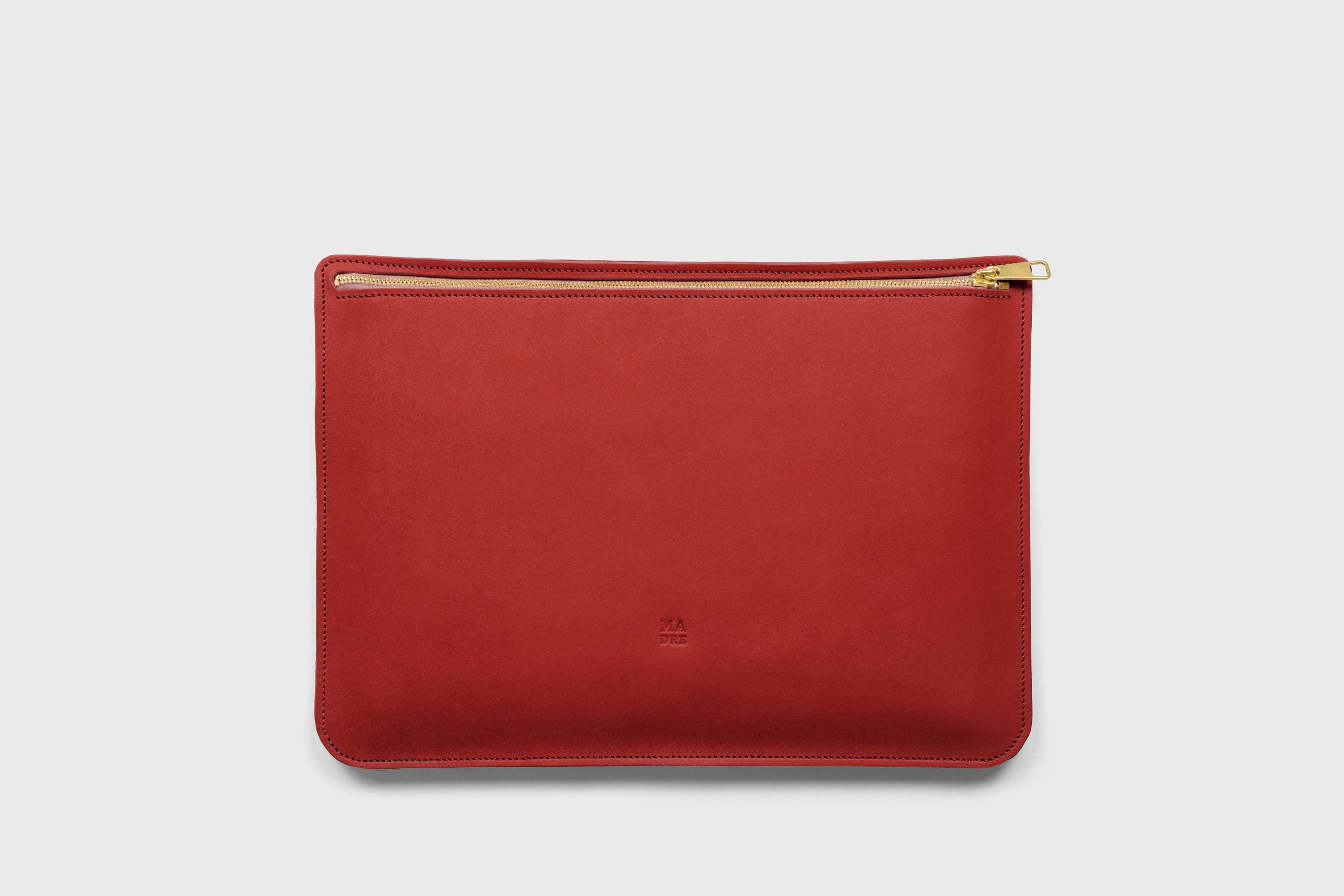Leather Sleeve For MacBook Red Color Zipper Closure Protection Business Modern Minimalist Design Handcrafted High Quality Full Grain Vegetable Tanned Leather Atelier Madre Manuel Dreesmann Barcelona Spain