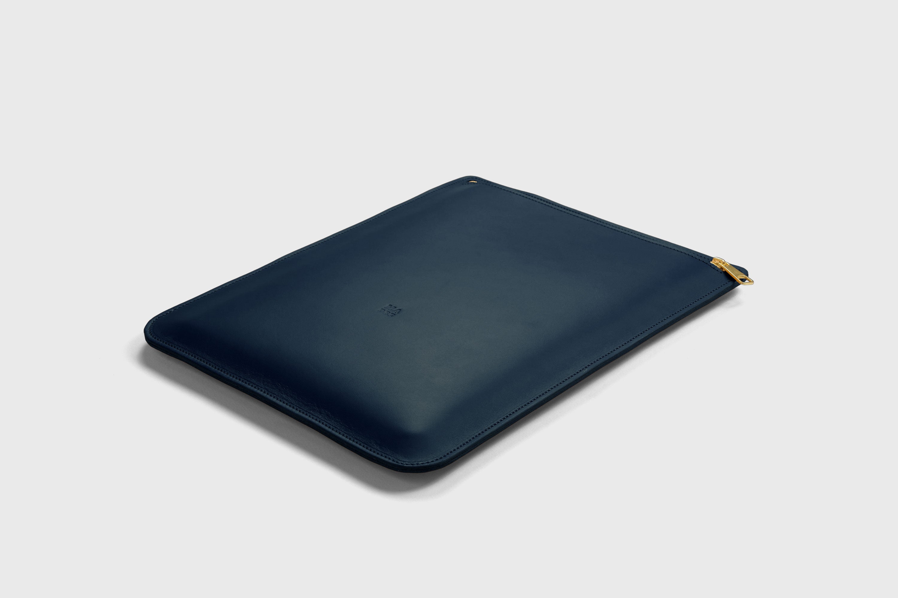 Leather Sleeve For MacBook Zipper Marine Blue Color Vertical Protection Case High Quality Premium Minimalist Modern Design Full Grain Vegetable Tanned Leather Atelier Madre Manuel Dreesmann Barcelona Spain