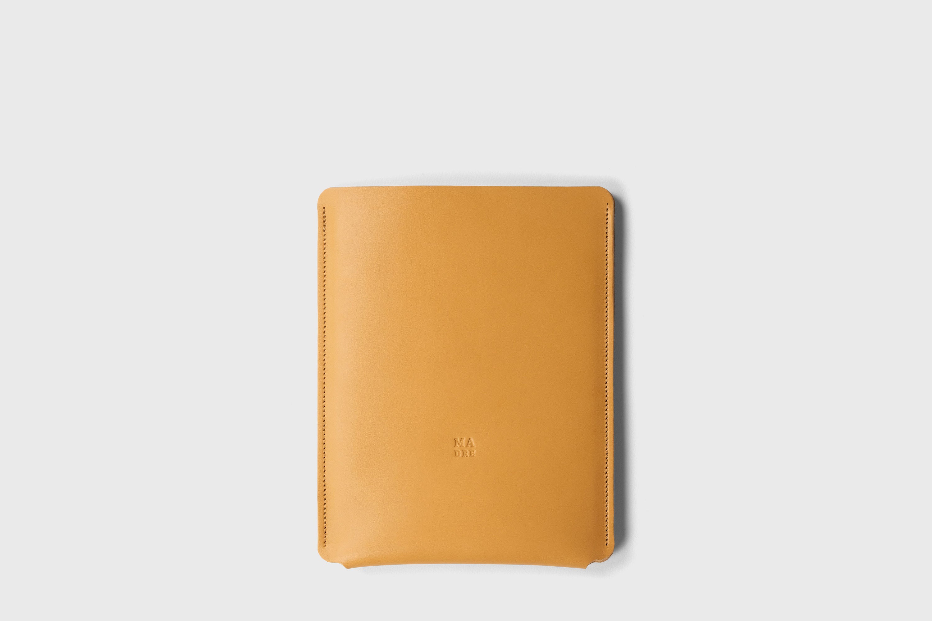 Leather Slip Sleeve For iPad Brown Color Premium Handcrafted Quality Full Grain Vegetable Tanned Leather Minimalistic Modern Independent Designer Atelier Madre Manuel Dreesmann Barcelona Spain