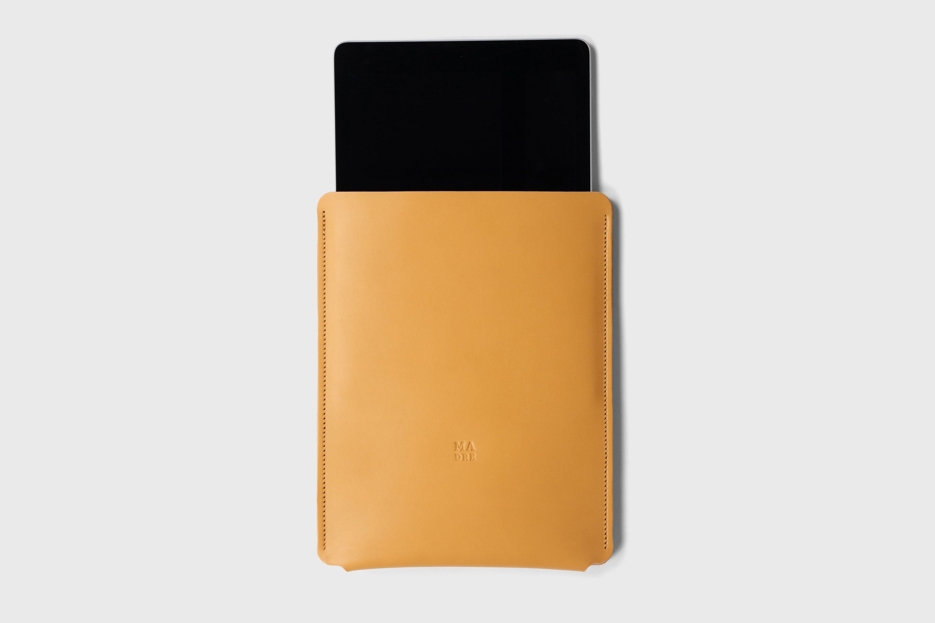 Leather Slip Sleeve For iPad Brown Color Premium Handcrafted Quality Full Grain Vegetable Tanned Leather Minimalistic Modern Independent Designer Atelier Madre Manuel Dreesmann Barcelona Spain