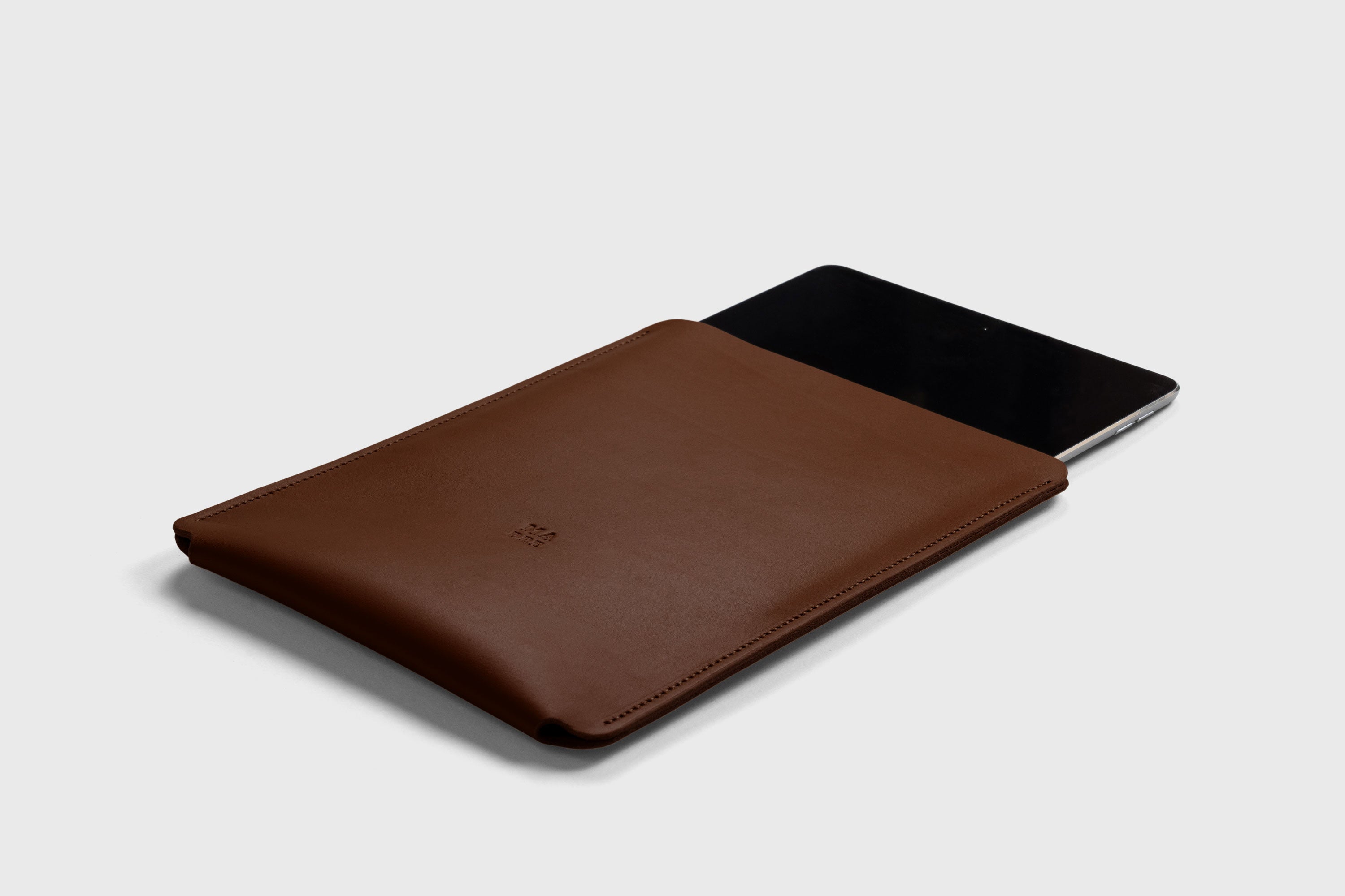 Leather Slip Sleeve For iPad Dark Brown Color Premium Handcrafted Quality Full Grain Vegetable Tanned Leather Minimalistic Modern Independent Designer Atelier Madre Manuel Dreesmann Barcelona Spain