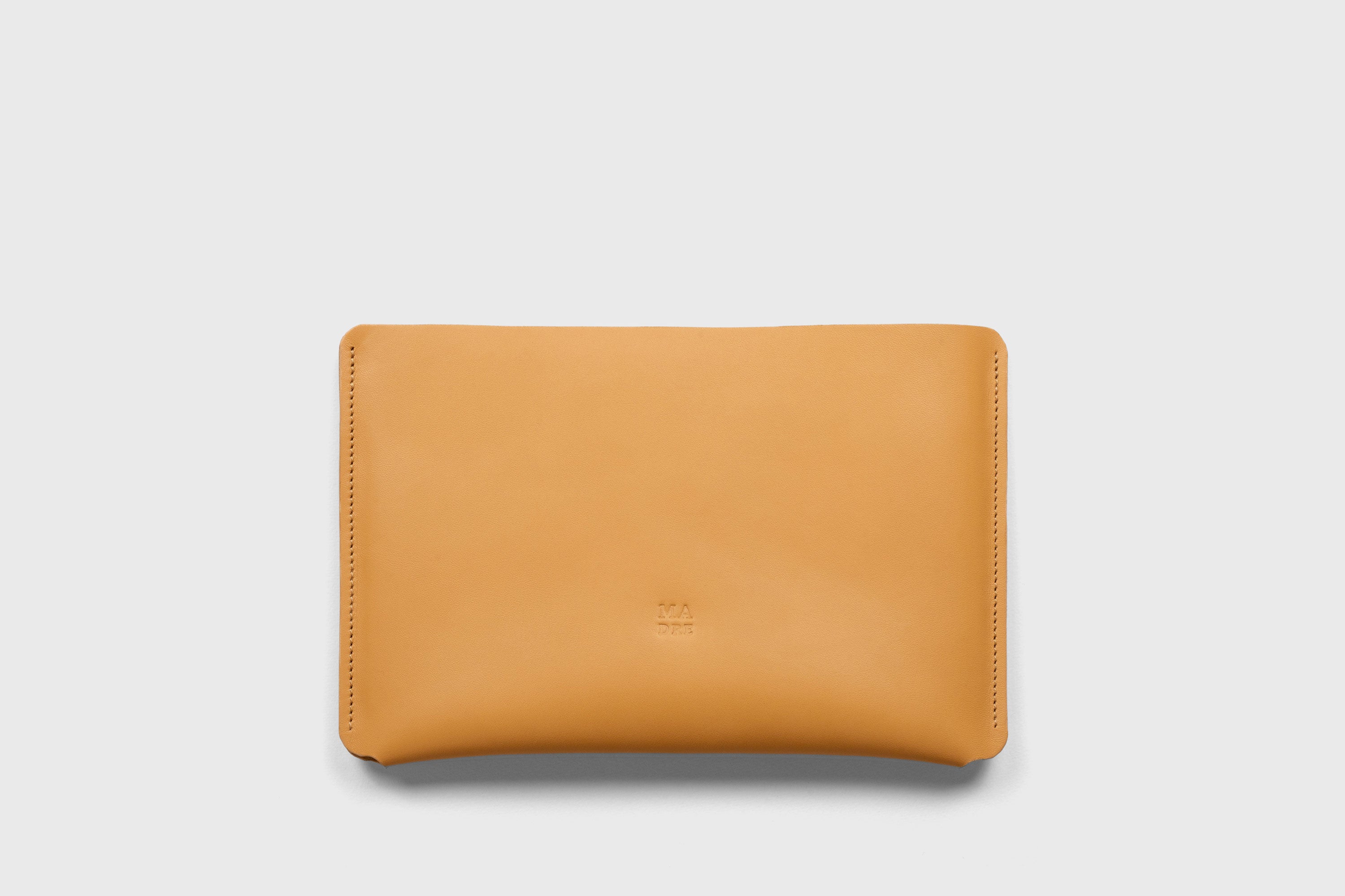 Leather Sleeves for iPad Horizontal Brown Color High Quality Premium Minimalist Modern Design Full Grain Vegetable Tanned Leather Protection Luxury Atelier Madre Manuel Dreesmann Barcelona Spain