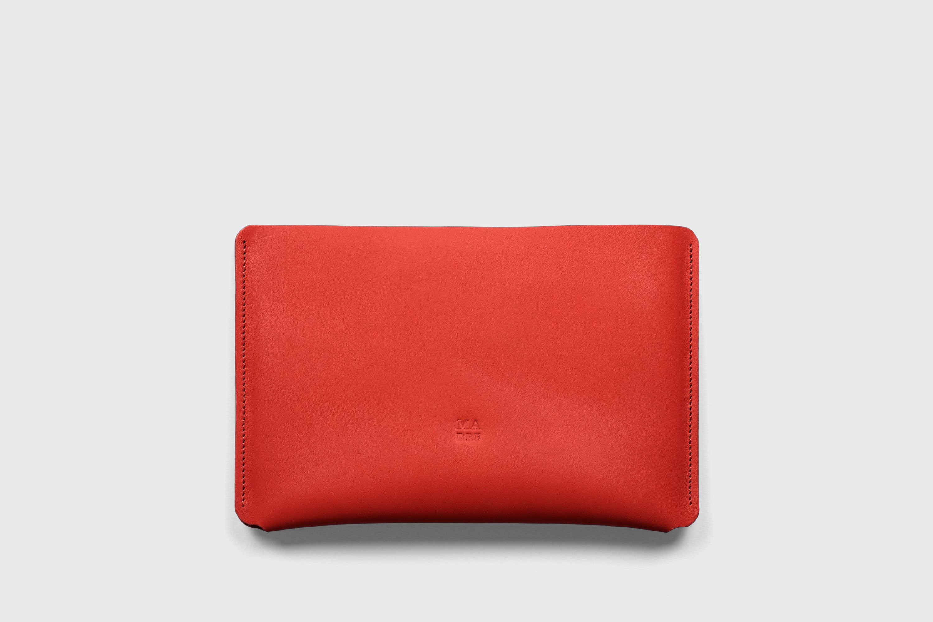 Leather Sleeves for iPad Horizontal Red Color High Quality Premium Minimalist Modern Design Full Grain Vegetable Tanned Leather Protection Luxury Atelier Madre Manuel Dreesmann Barcelona Spain