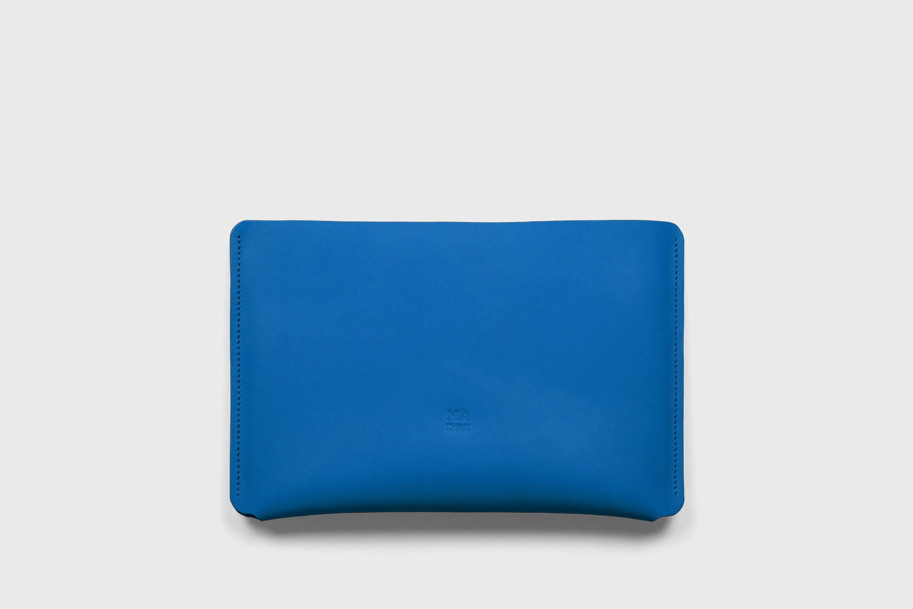 Leather Sleeves for iPad Horizontal Royal Blue Color High Quality Premium Minimalist Modern Design Full Grain Vegetable Tanned Leather Protection Luxury Atelier Madre Manuel Dreesmann Barcelona Spain