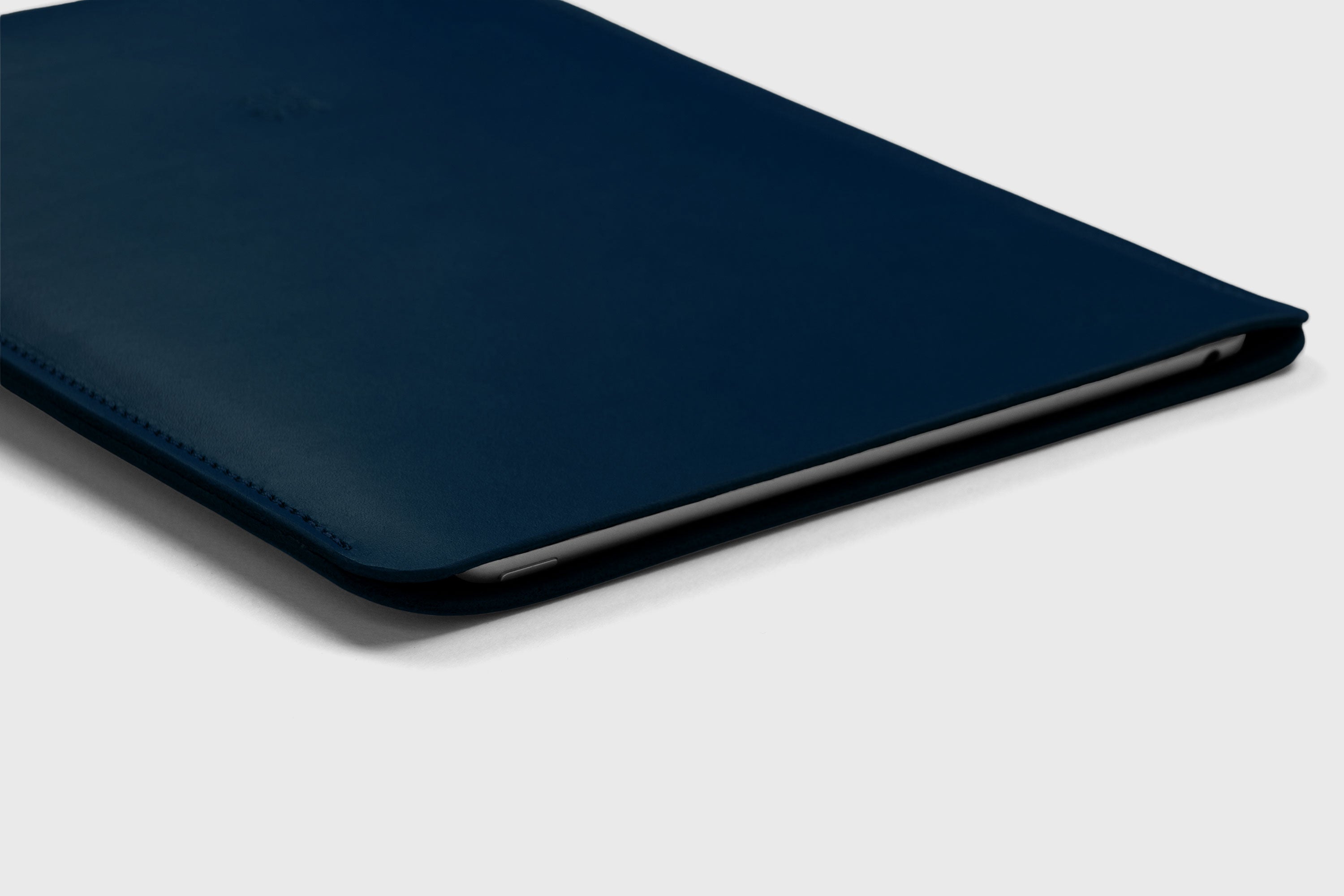 Leather Slip Sleeve For iPad Marine Blue Color Premium Handcrafted Quality Full Grain Vegetable Tanned Leather Minimalistic Modern Independent Designer Atelier Madre Manuel Dreesmann Barcelona Spain