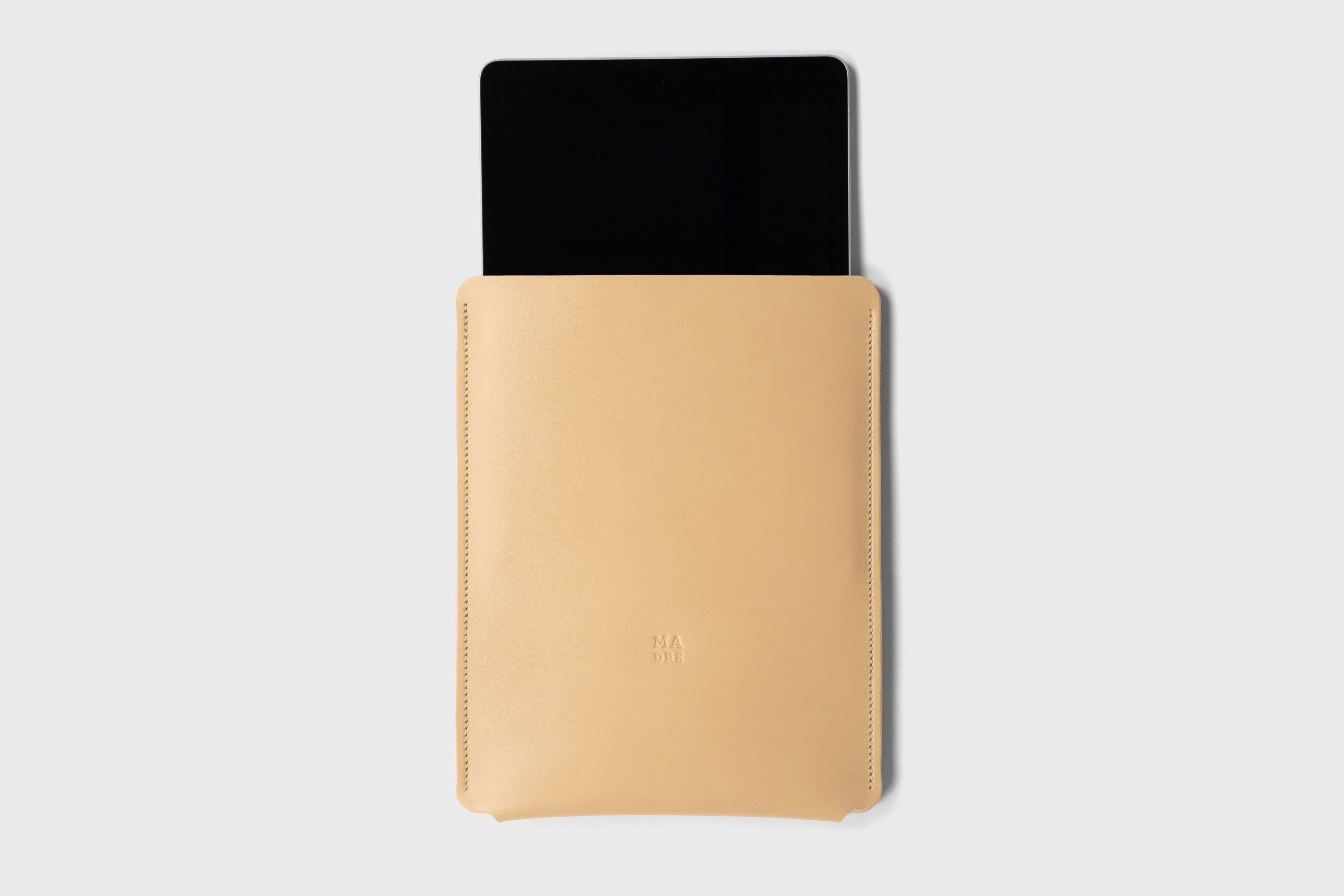 Leather Slip Sleeve For iPad Natural Color Premium Handcrafted Quality Full Grain Vegetable Tanned Leather Minimalistic Modern Independent Designer Atelier Madre Manuel Dreesmann Barcelona Spain