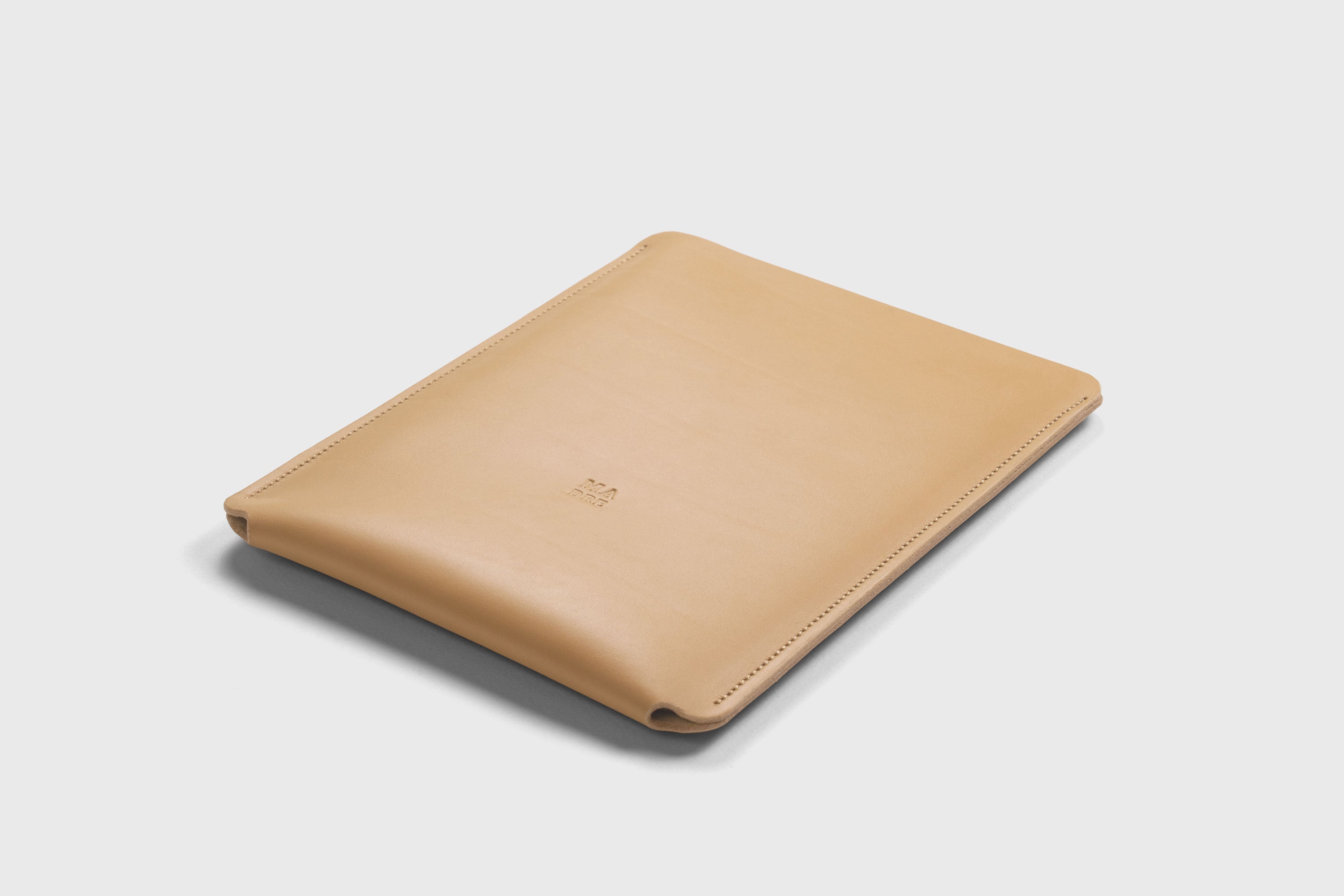 Leather Slip Sleeve For iPad Natural Color Premium Handcrafted Quality Full Grain Vegetable Tanned Leather Minimalistic Modern Independent Designer Atelier Madre Manuel Dreesmann Barcelona Spain