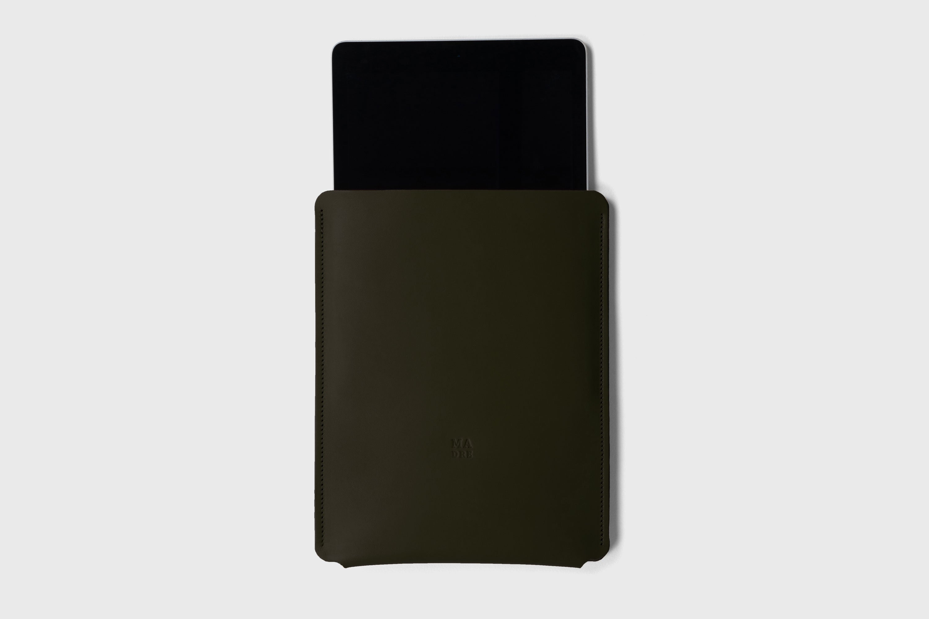 Leather Slip Sleeve For iPad Olive Green Color Premium Handcrafted Quality Full Grain Vegetable Tanned Leather Minimalistic Modern Independent Designer Atelier Madre Manuel Dreesmann Barcelona Spain
