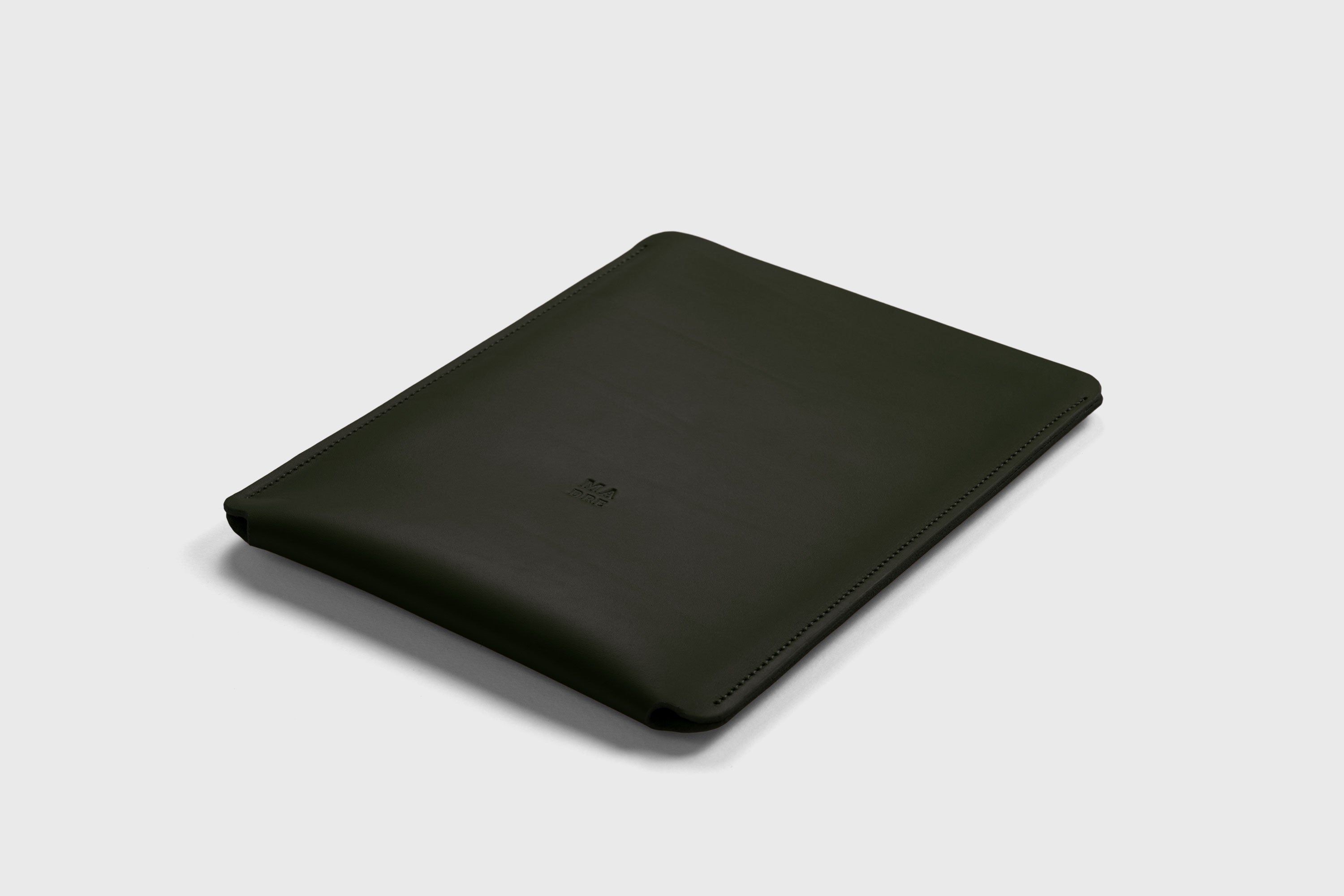 Leather Slip Sleeve For iPad Olive Green Color Premium Handcrafted Quality Full Grain Vegetable Tanned Leather Minimalistic Modern Independent Designer Atelier Madre Manuel Dreesmann Barcelona Spain