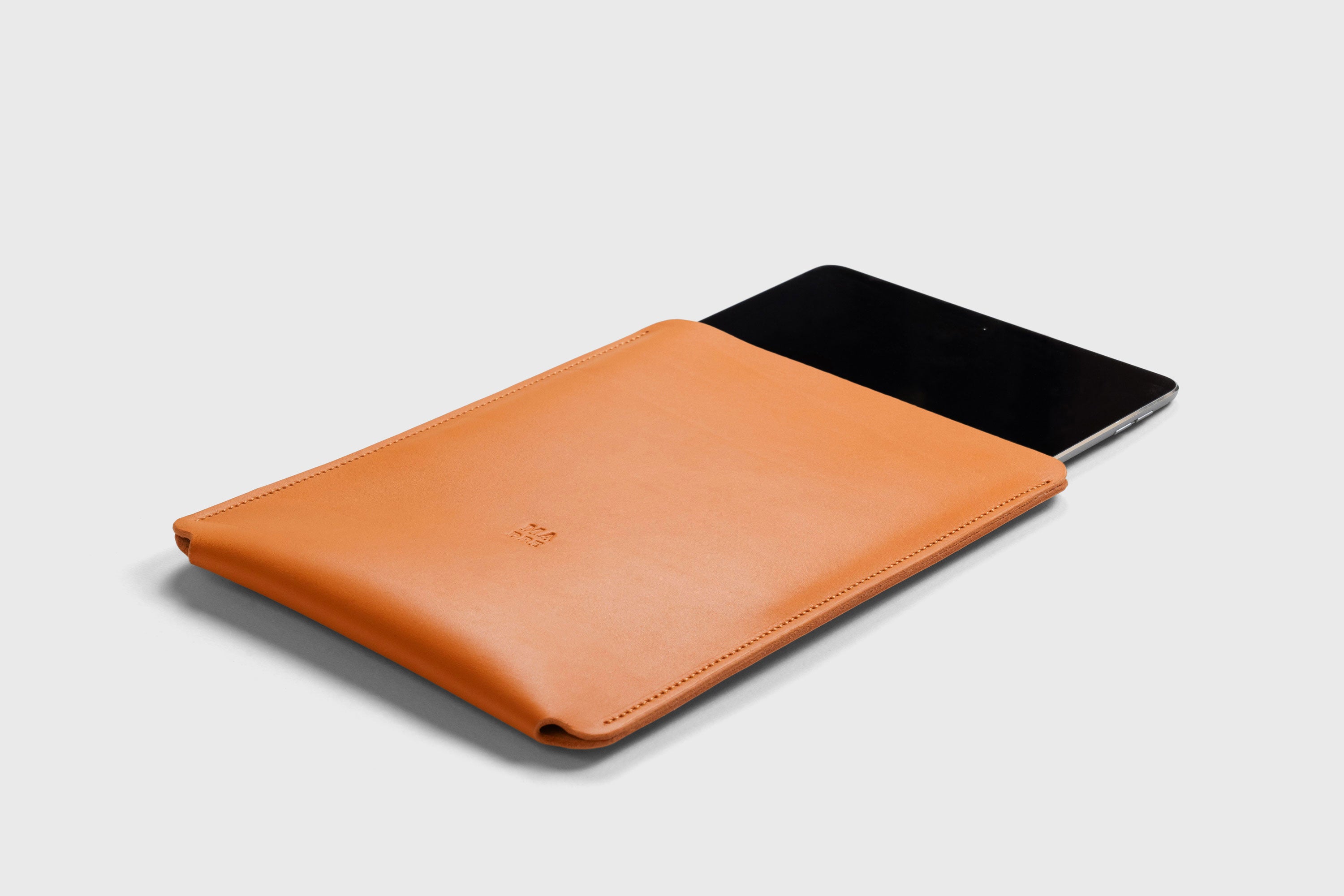 Leather Slip Sleeve For iPad Orange Color Premium Handcrafted Quality Full Grain Vegetable Tanned Leather Minimalistic Modern Independent Designer Atelier Madre Manuel Dreesmann Barcelona Spain