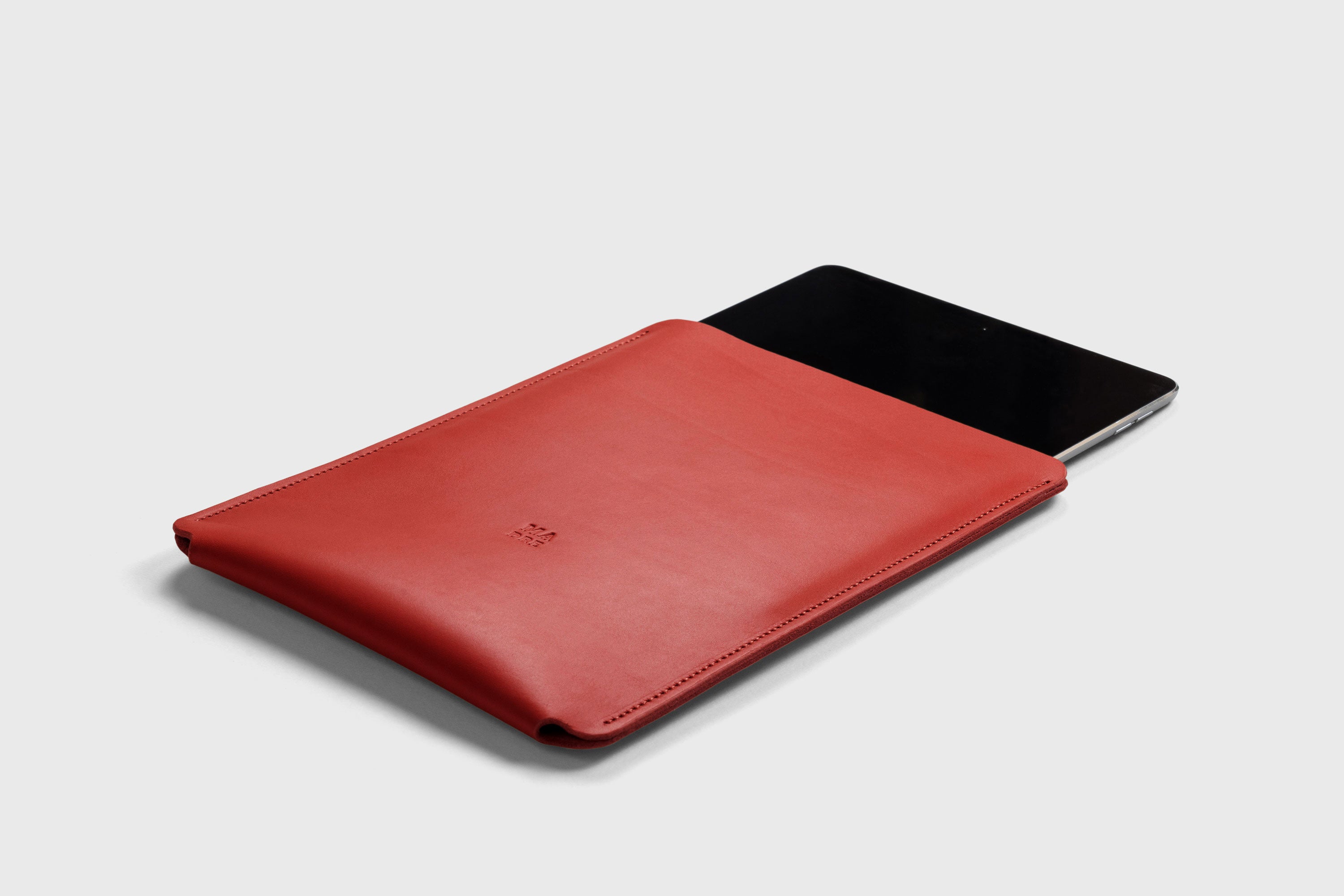 Leather Slip Sleeve For iPad Red Color Premium Handcrafted Quality Full Grain Vegetable Tanned Leather Minimalistic Modern Independent Designer Atelier Madre Manuel Dreesmann Barcelona Spain