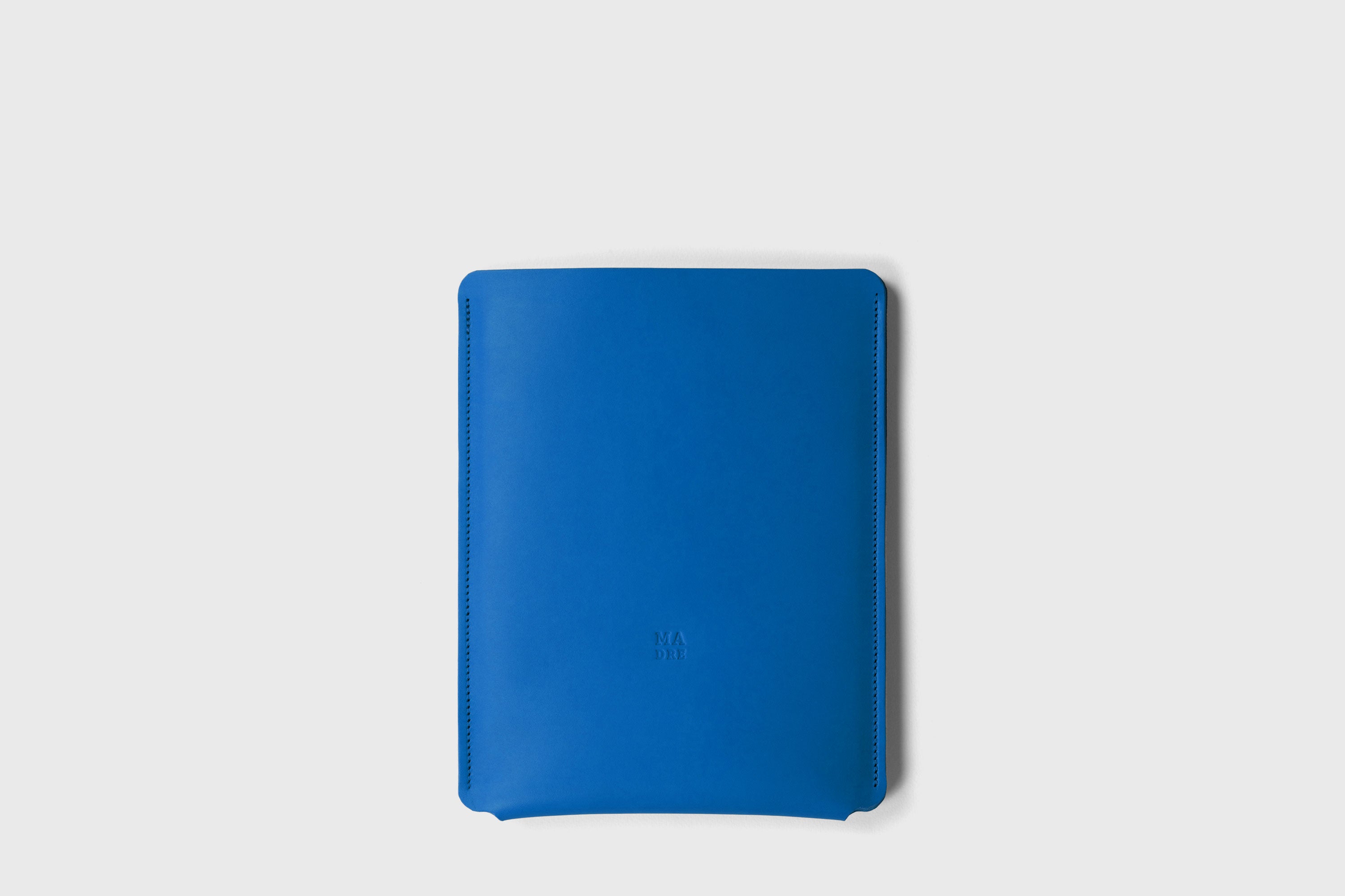 Leather Slip Sleeve For iPad Royal Blue Color Premium Handcrafted Quality Full Grain Vegetable Tanned Leather Minimalistic Modern Independent Designer Atelier Madre Manuel Dreesmann Barcelona Spain