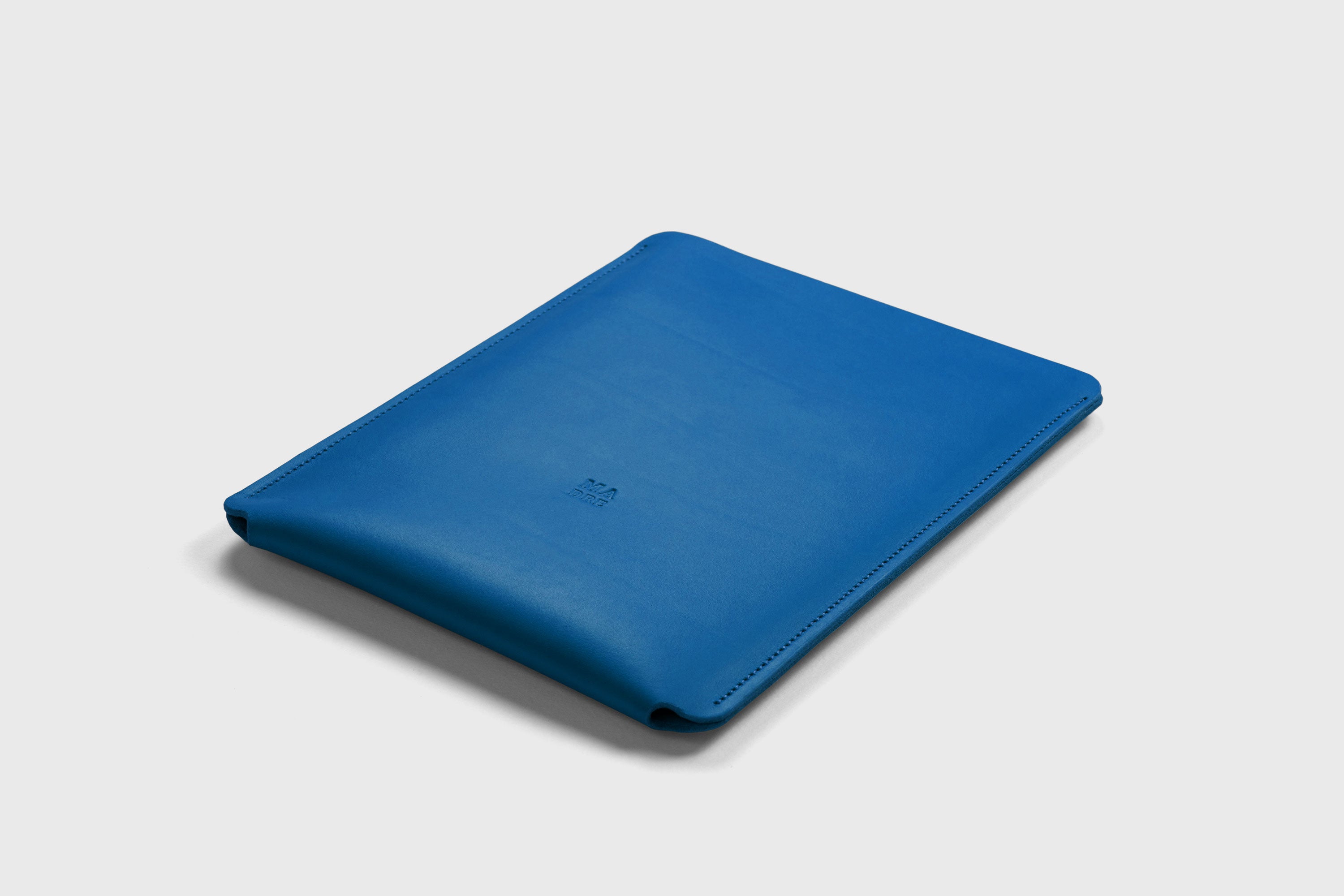 Leather Slip Sleeve For iPad Royal Blue Color Premium Handcrafted Quality Full Grain Vegetable Tanned Leather Minimalistic Modern Independent Designer Atelier Madre Manuel Dreesmann Barcelona Spain